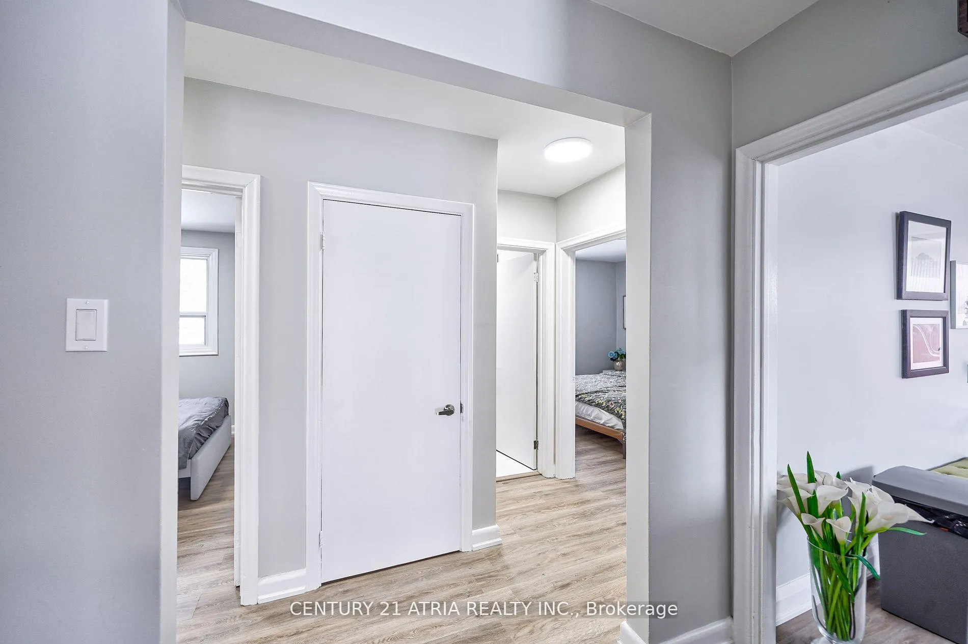 Photo 7 of 386 Paliser Crescent N, Richmond Hill, Harding — HOMEH