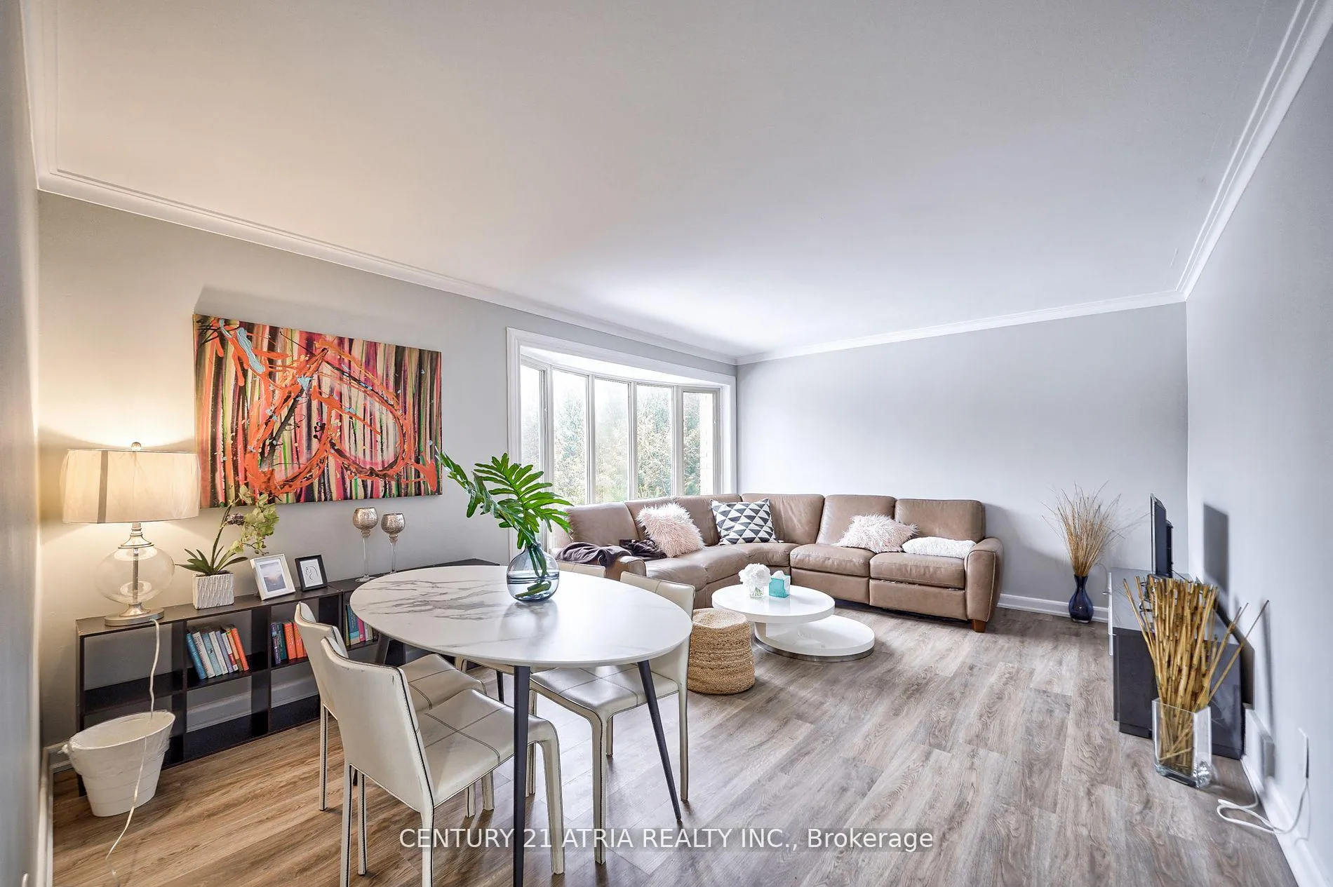 Photo 8 of 386 Paliser Crescent N, Richmond Hill, Harding — HOMEH