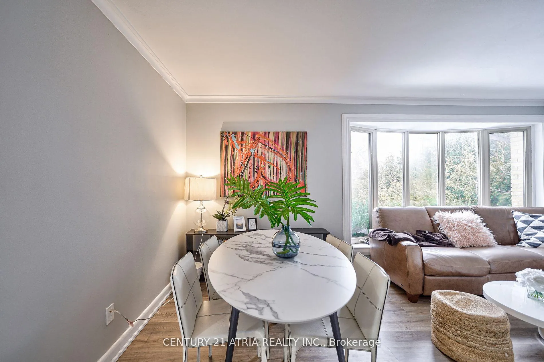 Photo 9 of 386 Paliser Crescent N, Richmond Hill, Harding — HOMEH