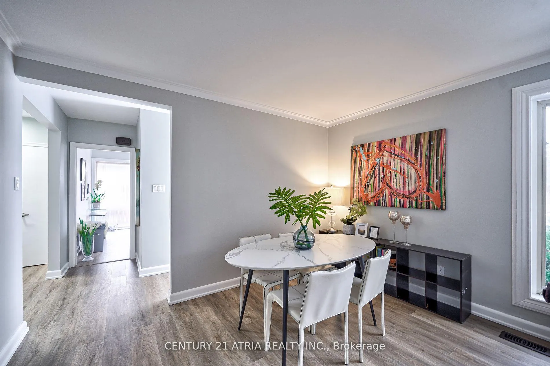 Photo 10 of 386 Paliser Crescent N, Richmond Hill, Harding — HOMEH