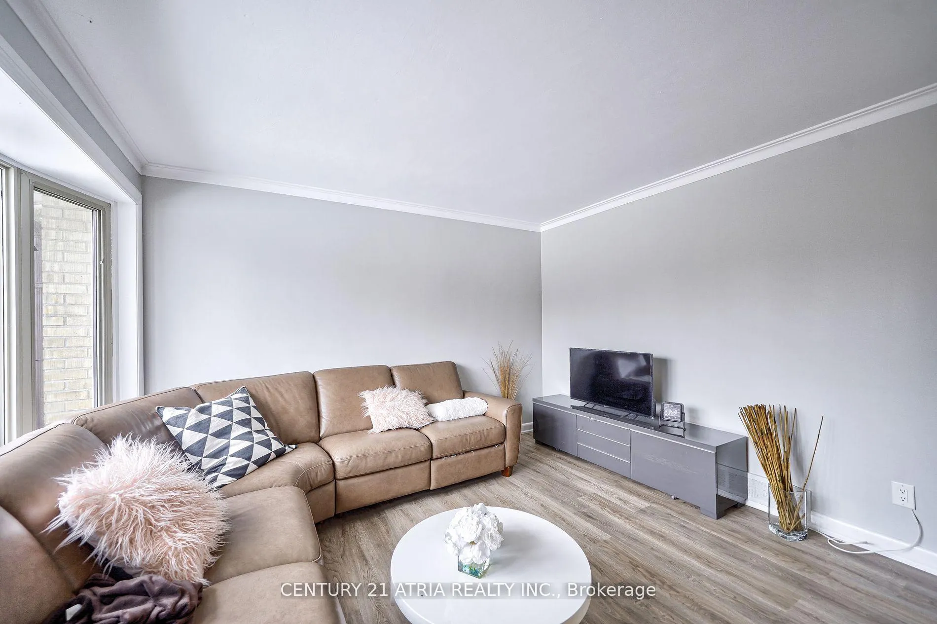 Photo 12 of 386 Paliser Crescent N, Richmond Hill, Harding — HOMEH