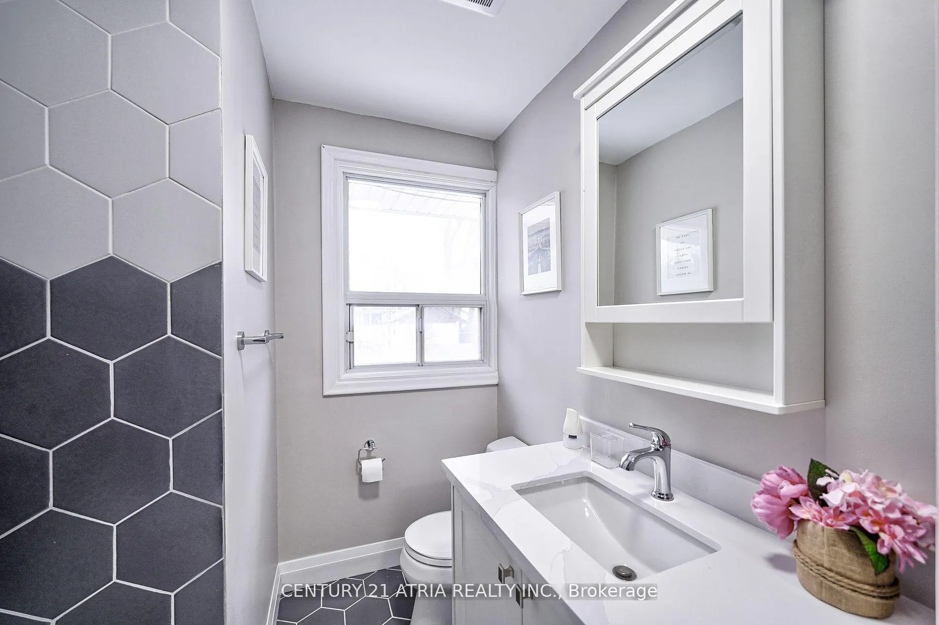 Photo 22 of 386 Paliser Crescent N, Richmond Hill, Harding — HOMEH