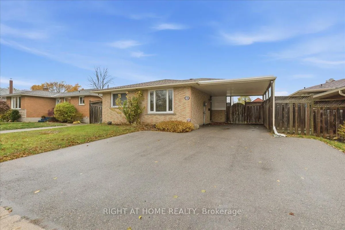 Photo 2 of 82 Farrier Drive, Kitchener — HOMEH