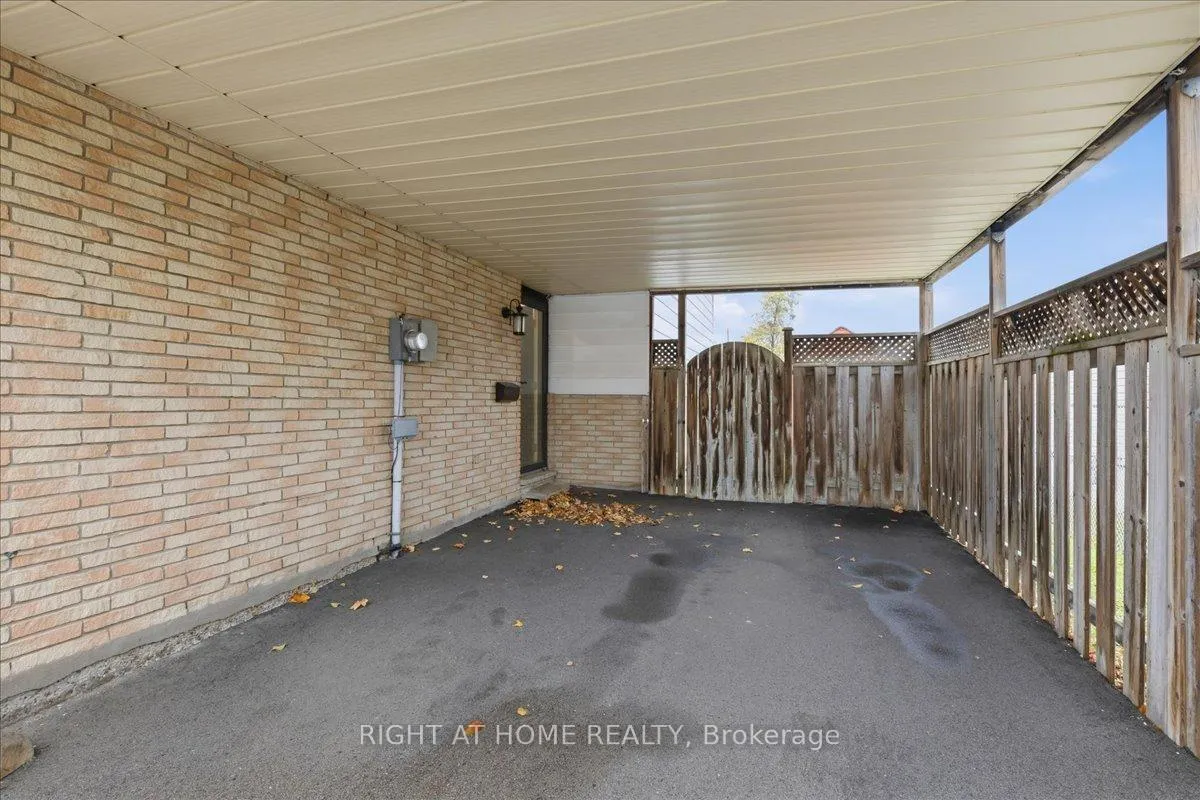 Photo 3 of 82 Farrier Drive, Kitchener — HOMEH