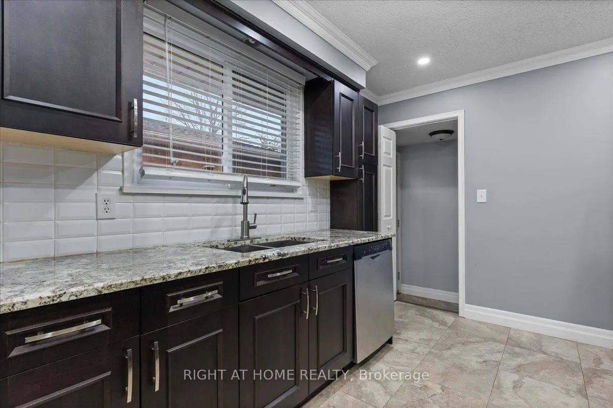 Photo 8 of 82 Farrier Drive, Kitchener — HOMEH