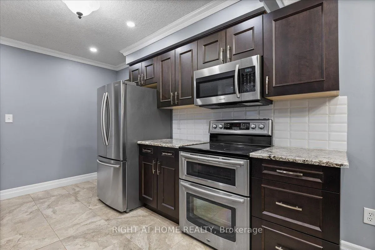 Photo 11 of 82 Farrier Drive, Kitchener — HOMEH
