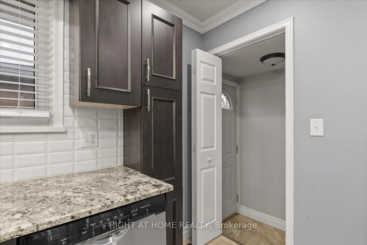 Photo 12 of 82 Farrier Drive, Kitchener — HOMEH