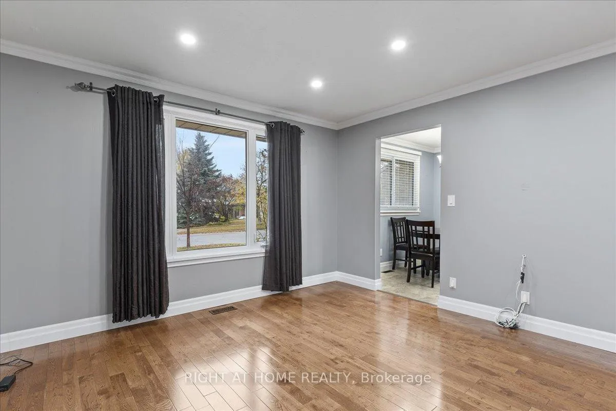 Photo 16 of 82 Farrier Drive, Kitchener — HOMEH