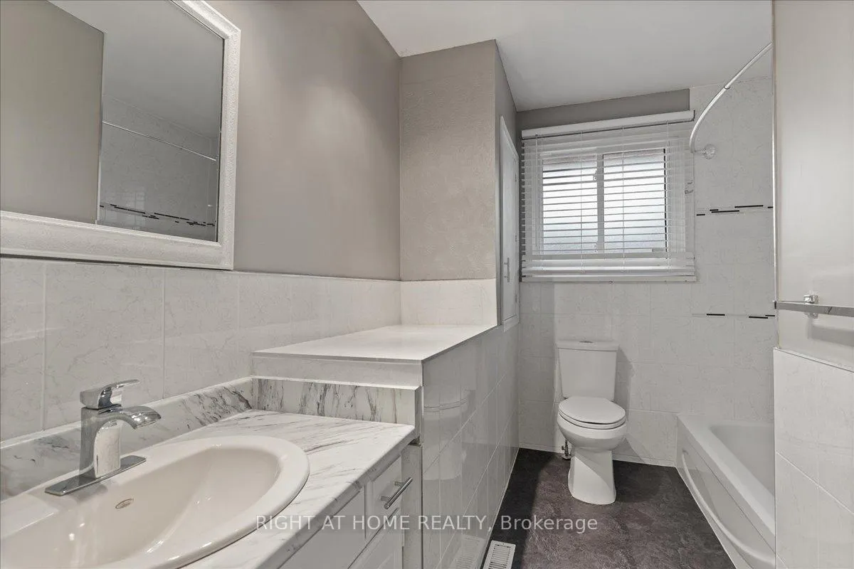 Photo 17 of 82 Farrier Drive, Kitchener — HOMEH