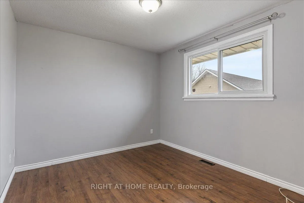 Photo 18 of 82 Farrier Drive, Kitchener — HOMEH
