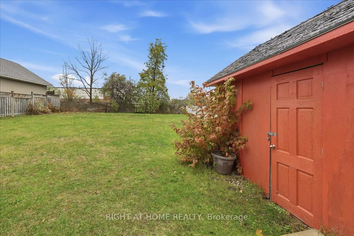 Photo 32 of 82 Farrier Drive, Kitchener — HOMEH