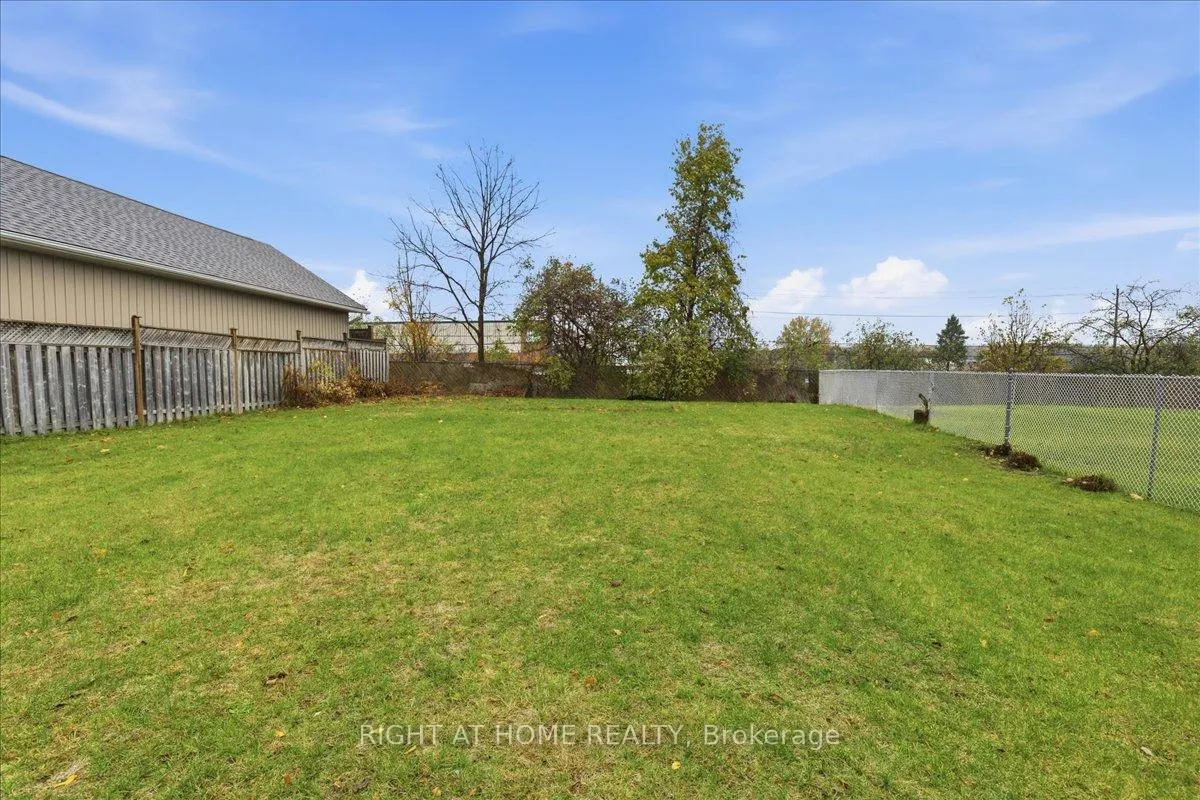 Photo 34 of 82 Farrier Drive, Kitchener — HOMEH