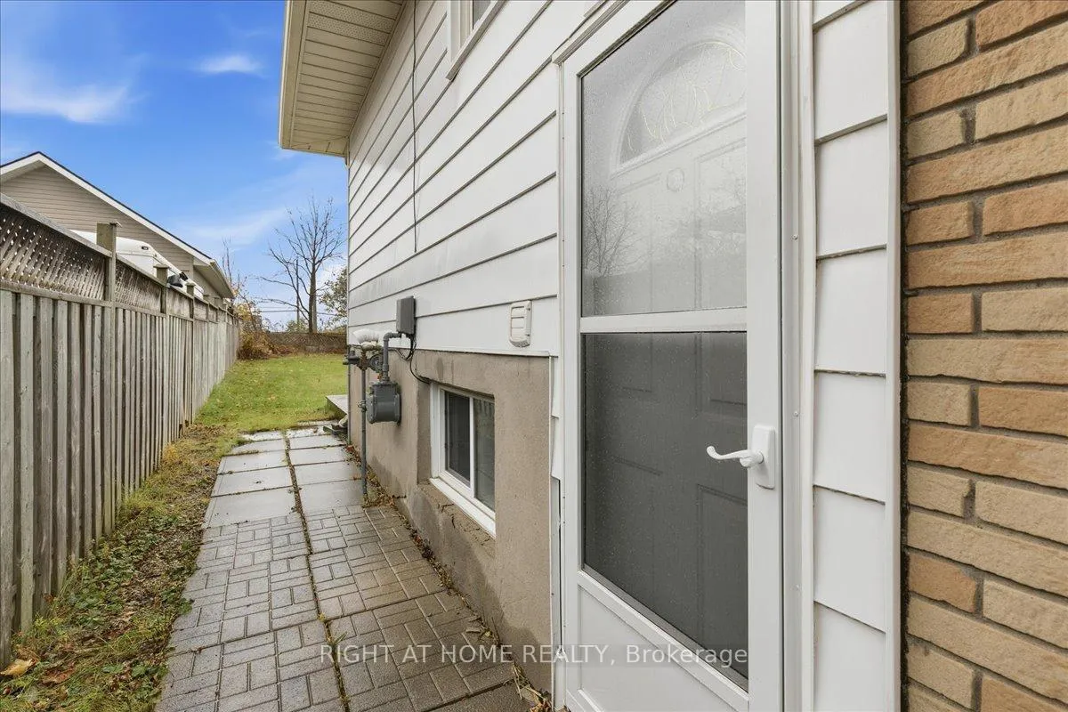 Photo 38 of 82 Farrier Drive, Kitchener — HOMEH