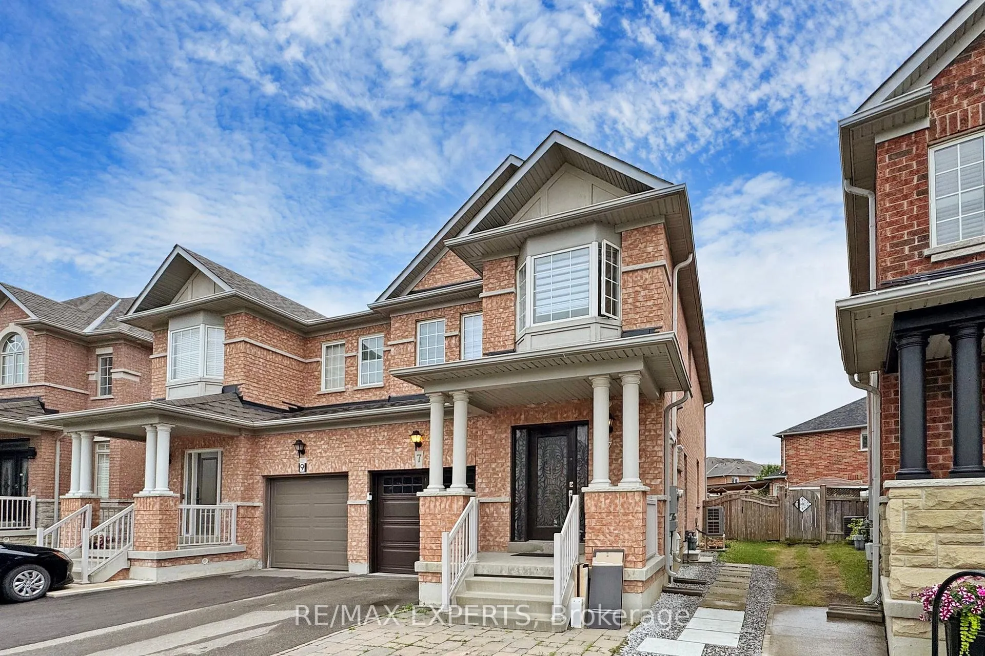 Photo 3 of 7 Twin Hills Crescent, Vaughan, Vellore Village — HOMEH