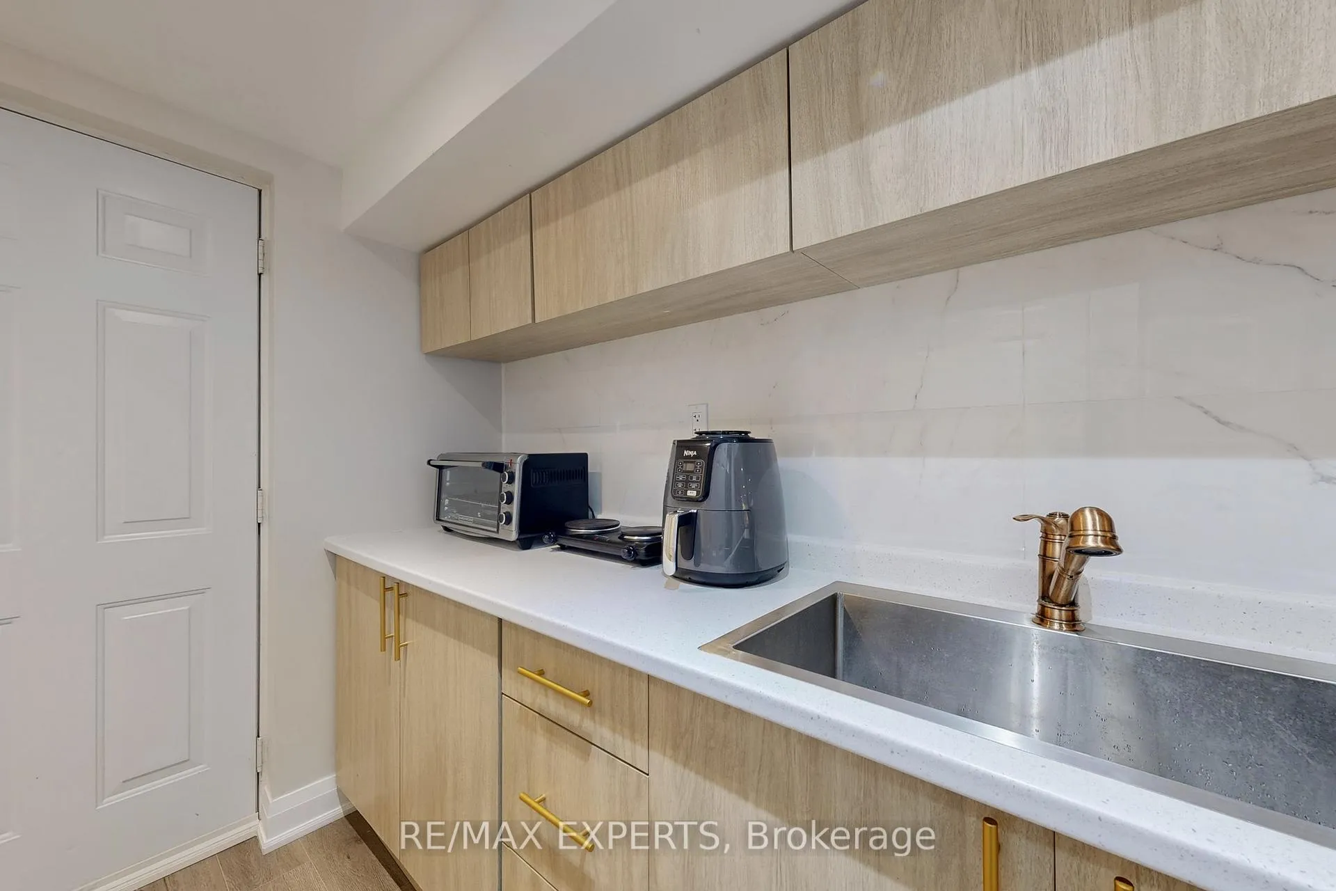 Photo 11 of 7 Twin Hills Crescent, Vaughan, Vellore Village — HOMEH
