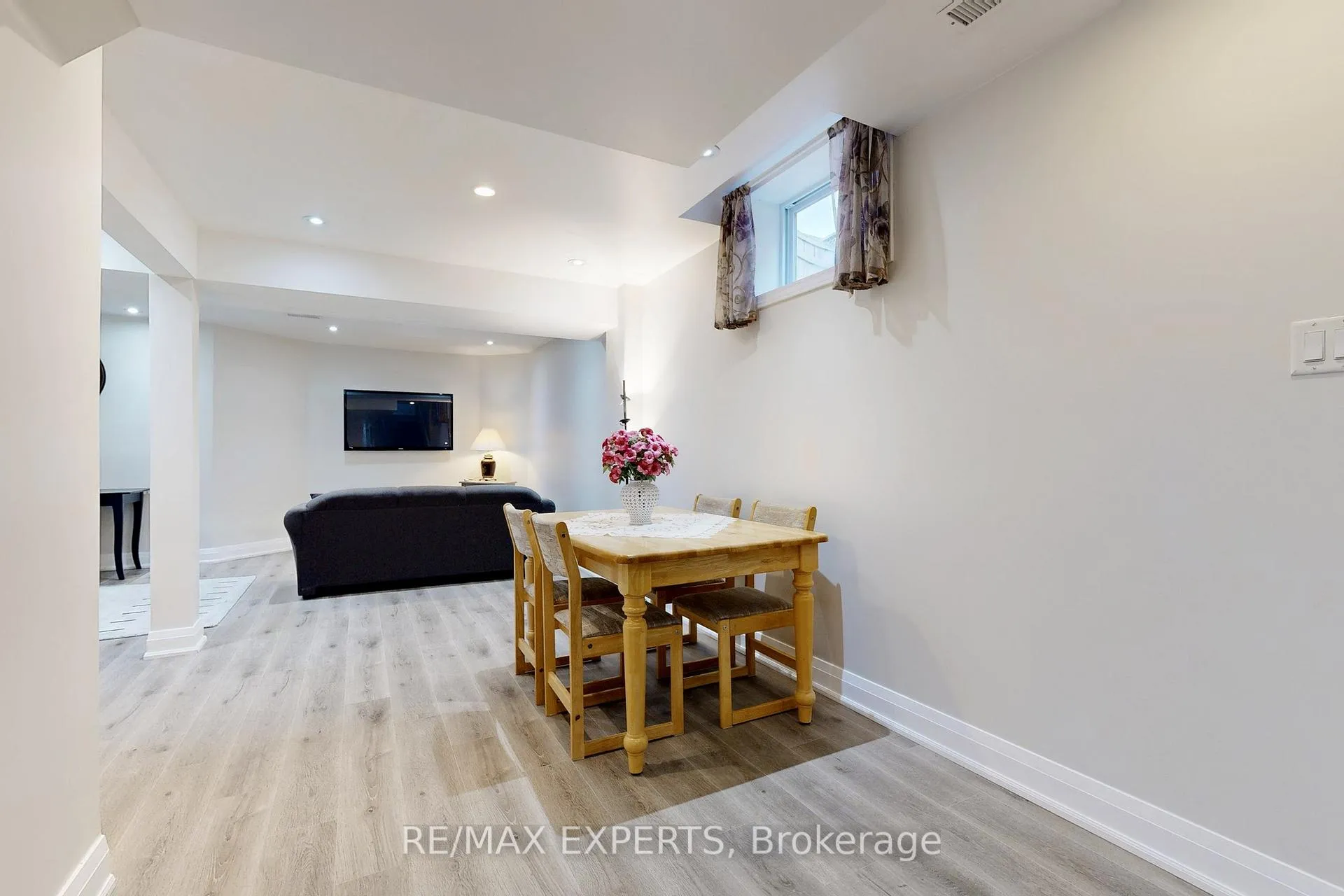 Photo 13 of 7 Twin Hills Crescent, Vaughan, Vellore Village — HOMEH