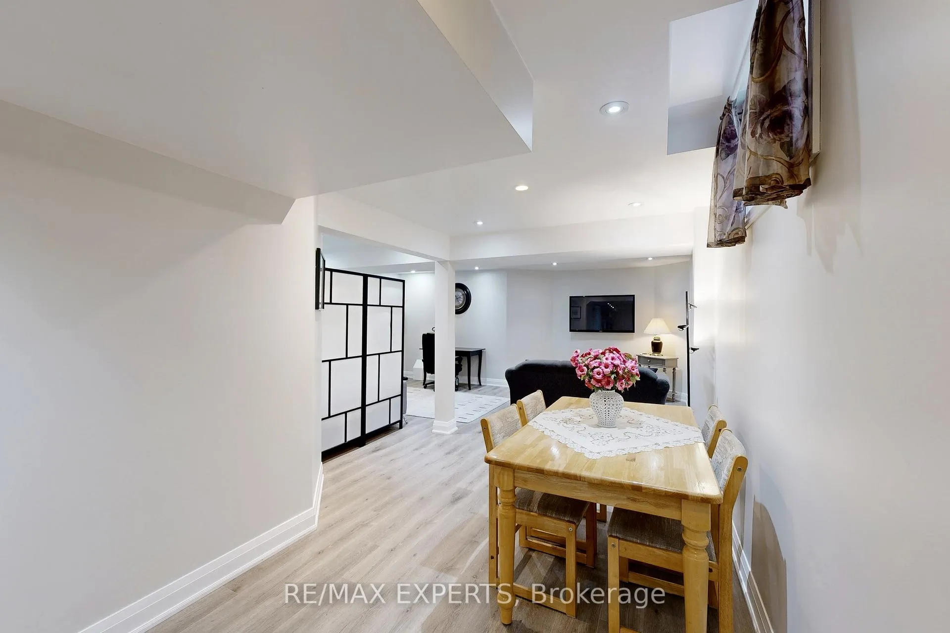 Photo 14 of 7 Twin Hills Crescent, Vaughan, Vellore Village — HOMEH
