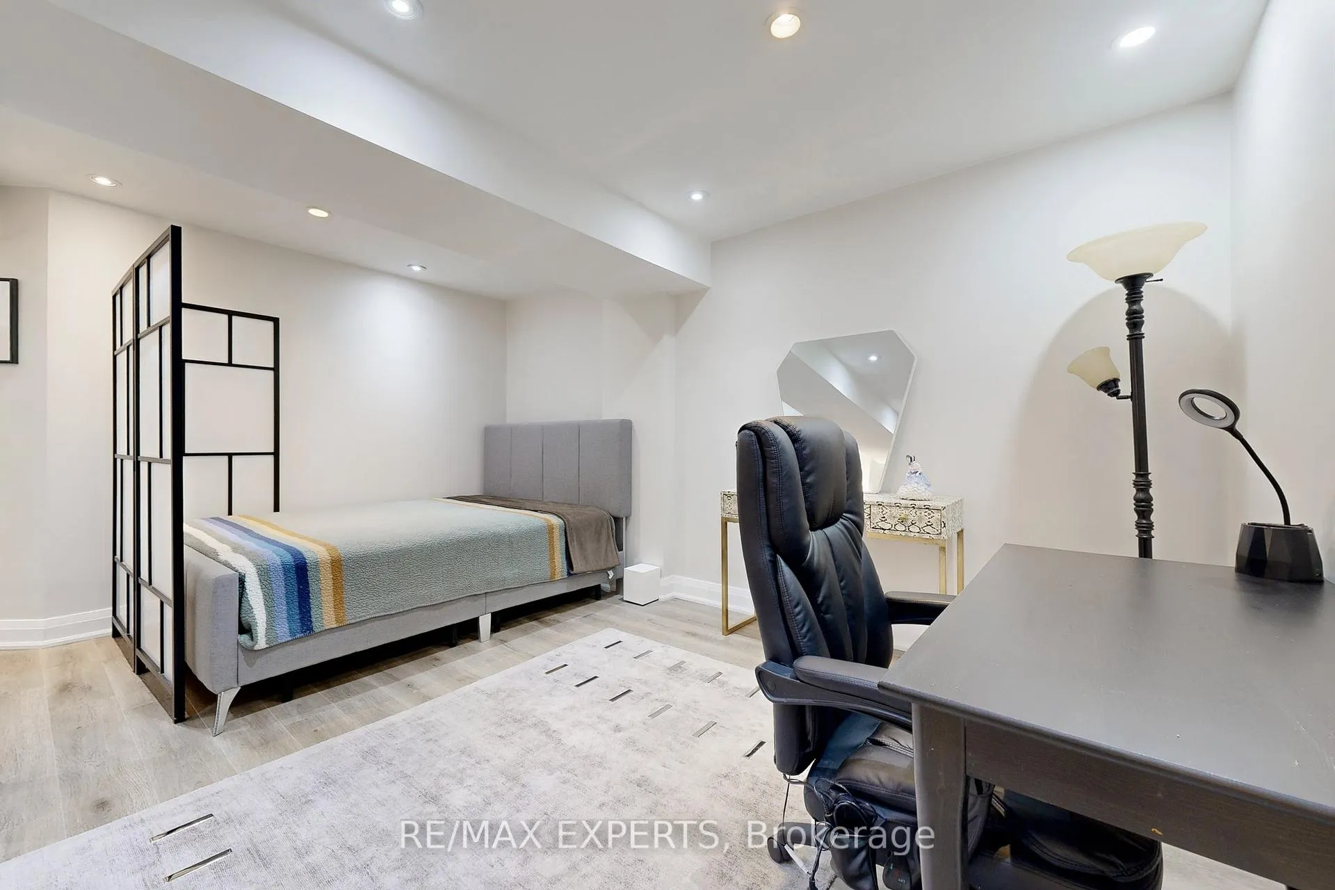 Photo 16 of 7 Twin Hills Crescent, Vaughan, Vellore Village — HOMEH