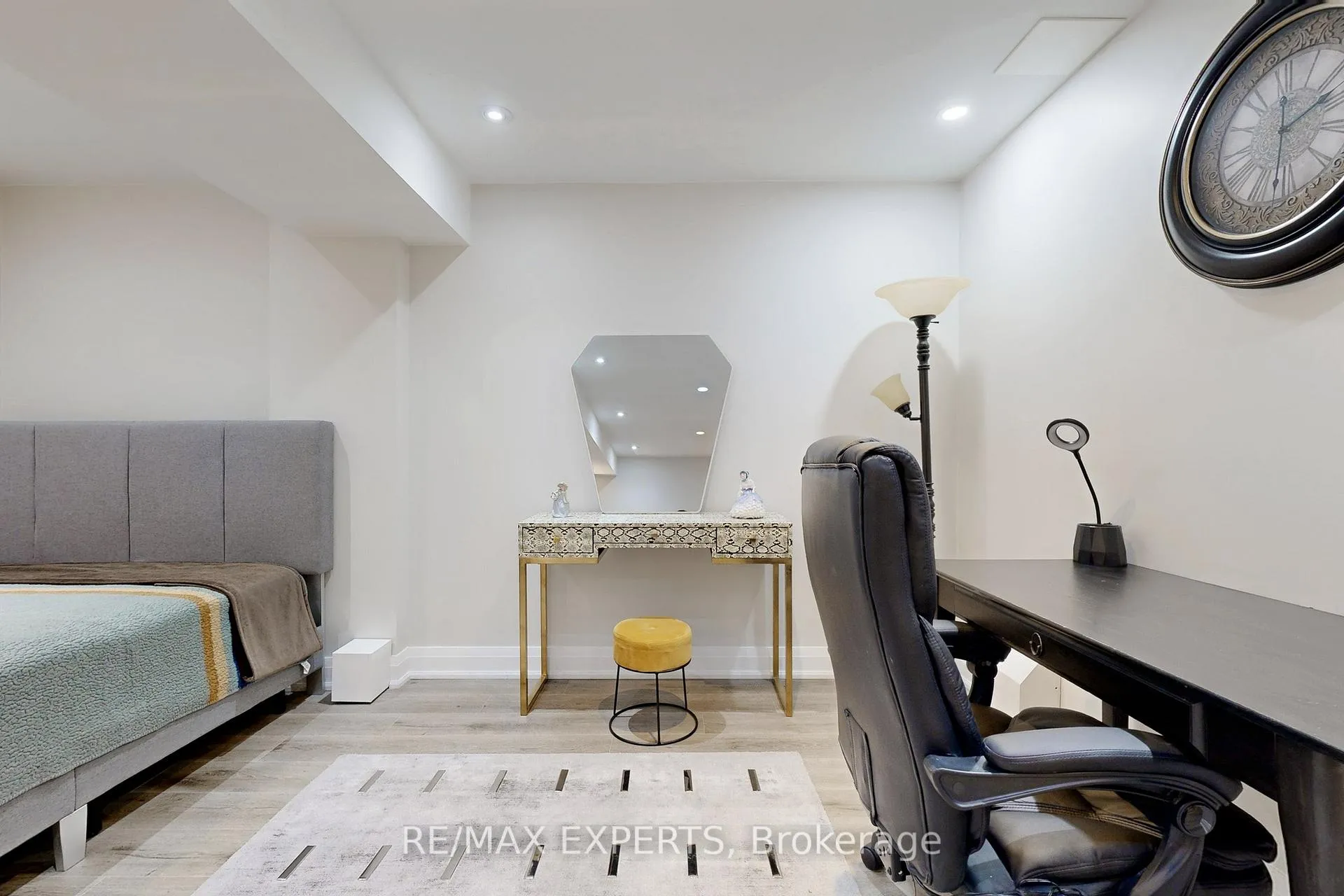 Photo 17 of 7 Twin Hills Crescent, Vaughan, Vellore Village — HOMEH