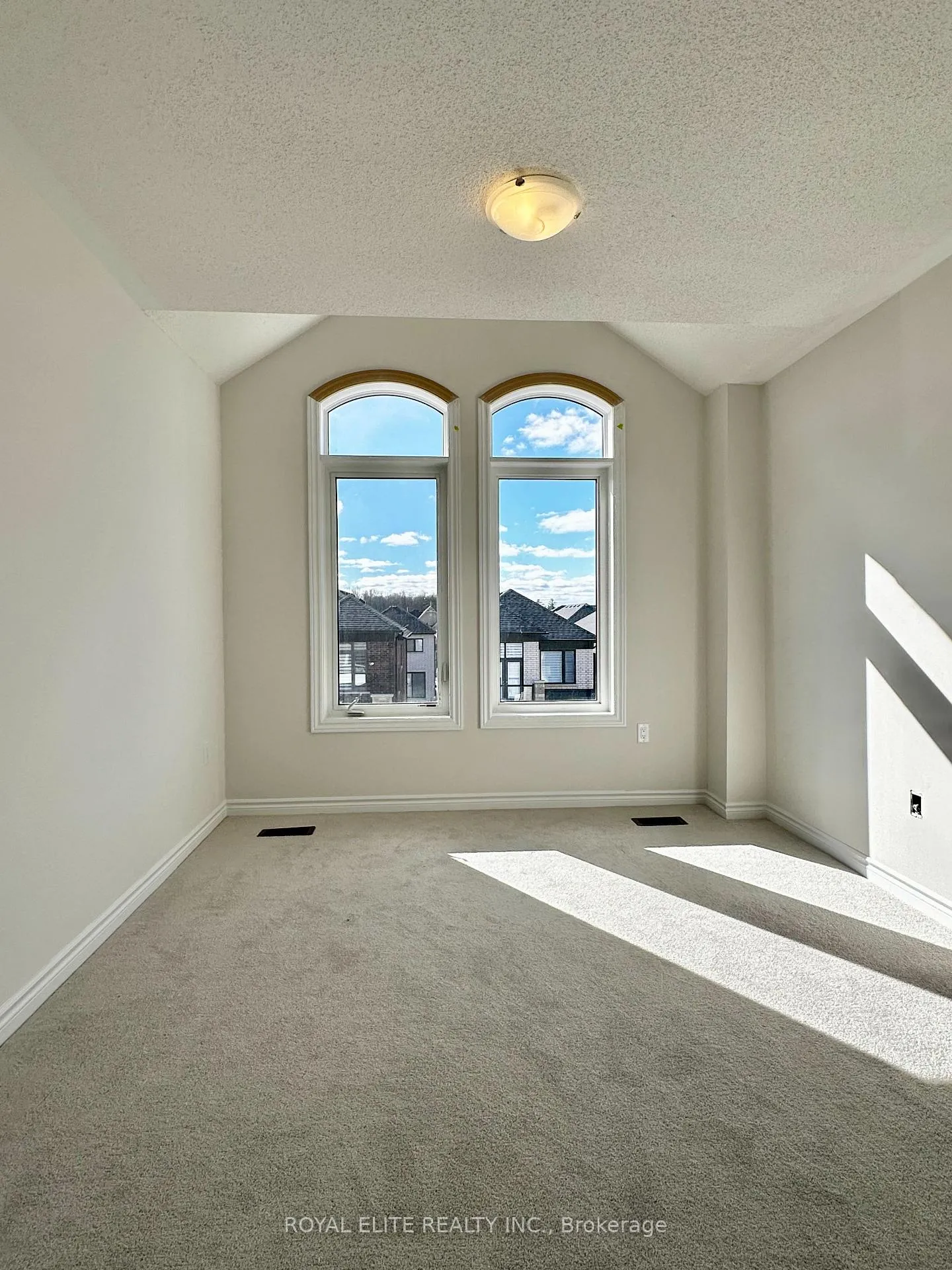 Photo 12 of 67 Minnock St Street, Caledon, Rural Caledon — HOMEH