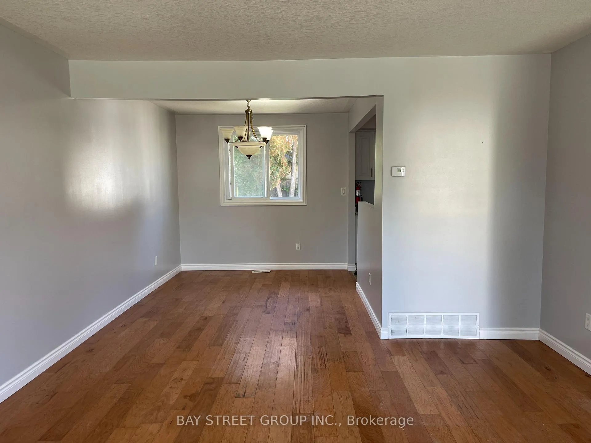 Photo 2 of 172 Darlington Drive, Hamilton, Gilbert — HOMEH