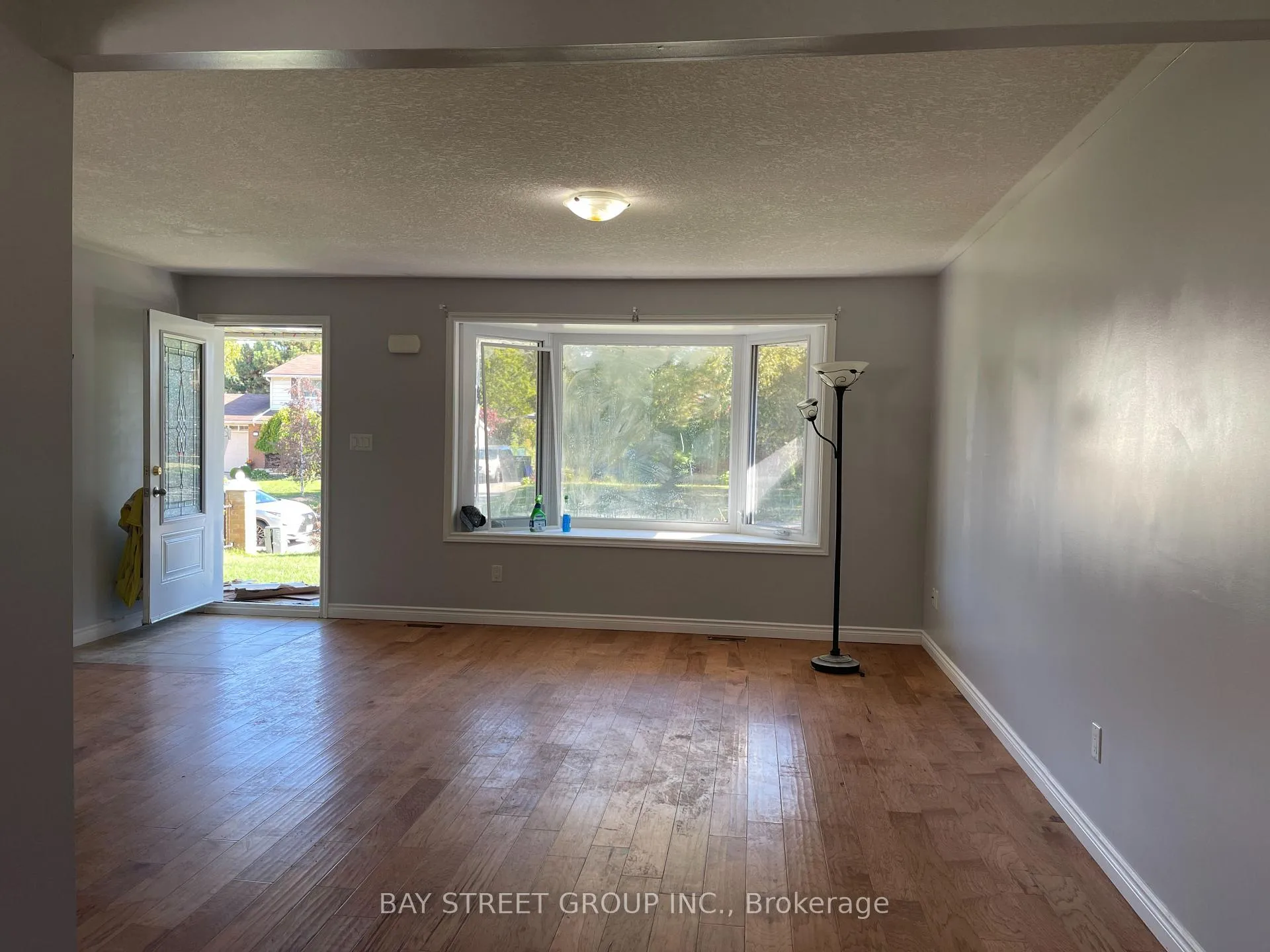 Photo 3 of 172 Darlington Drive, Hamilton, Gilbert — HOMEH