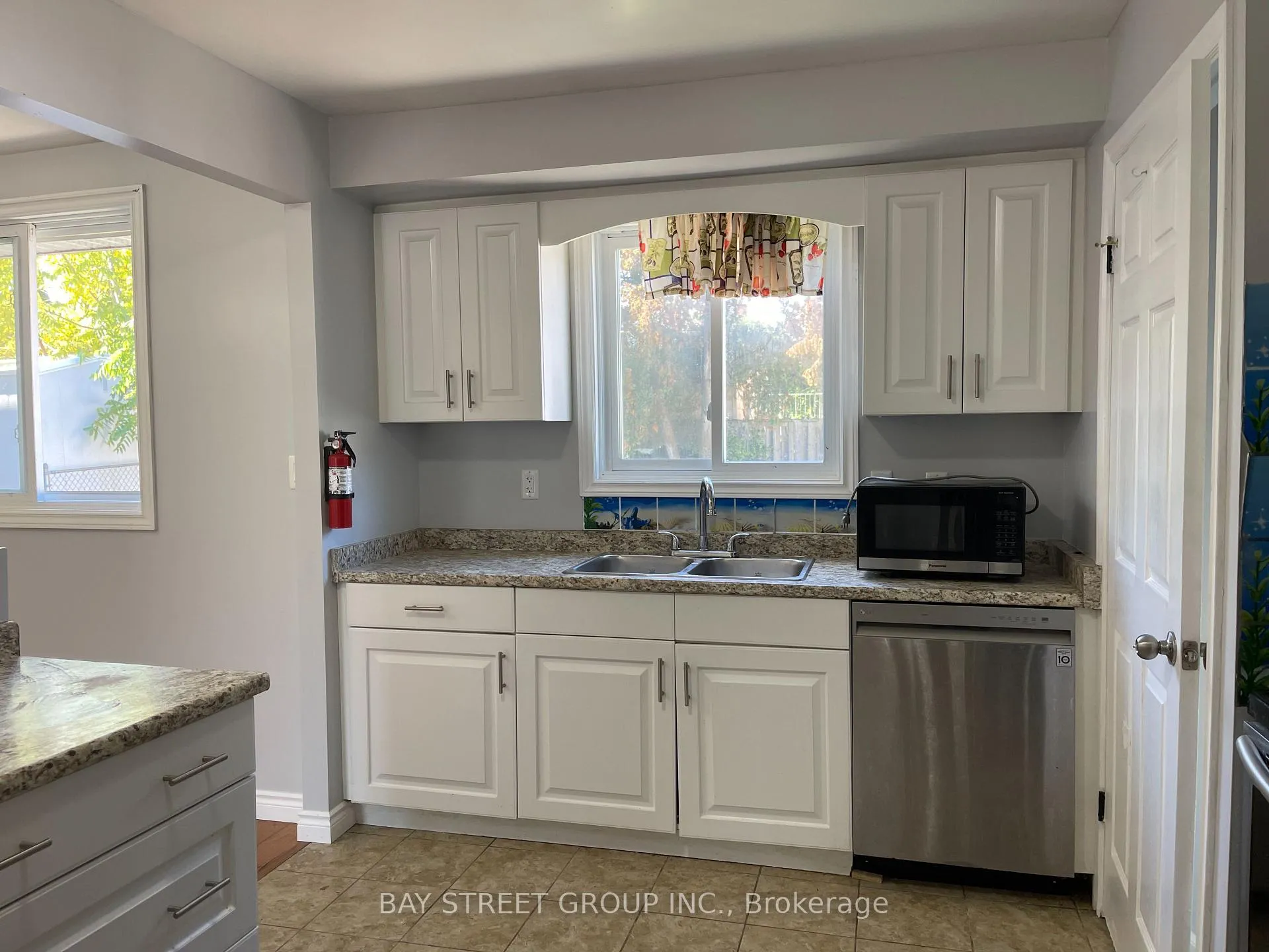 Photo 4 of 172 Darlington Drive, Hamilton, Gilbert — HOMEH