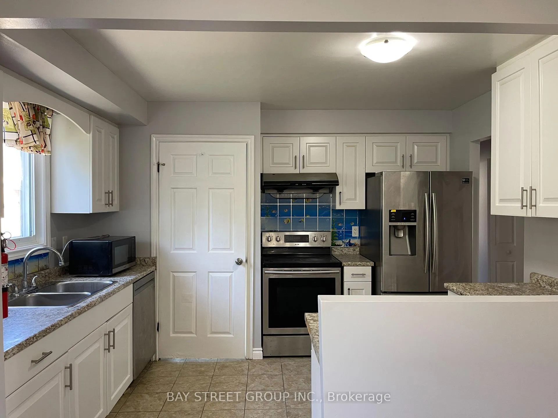 Photo 5 of 172 Darlington Drive, Hamilton, Gilbert — HOMEH