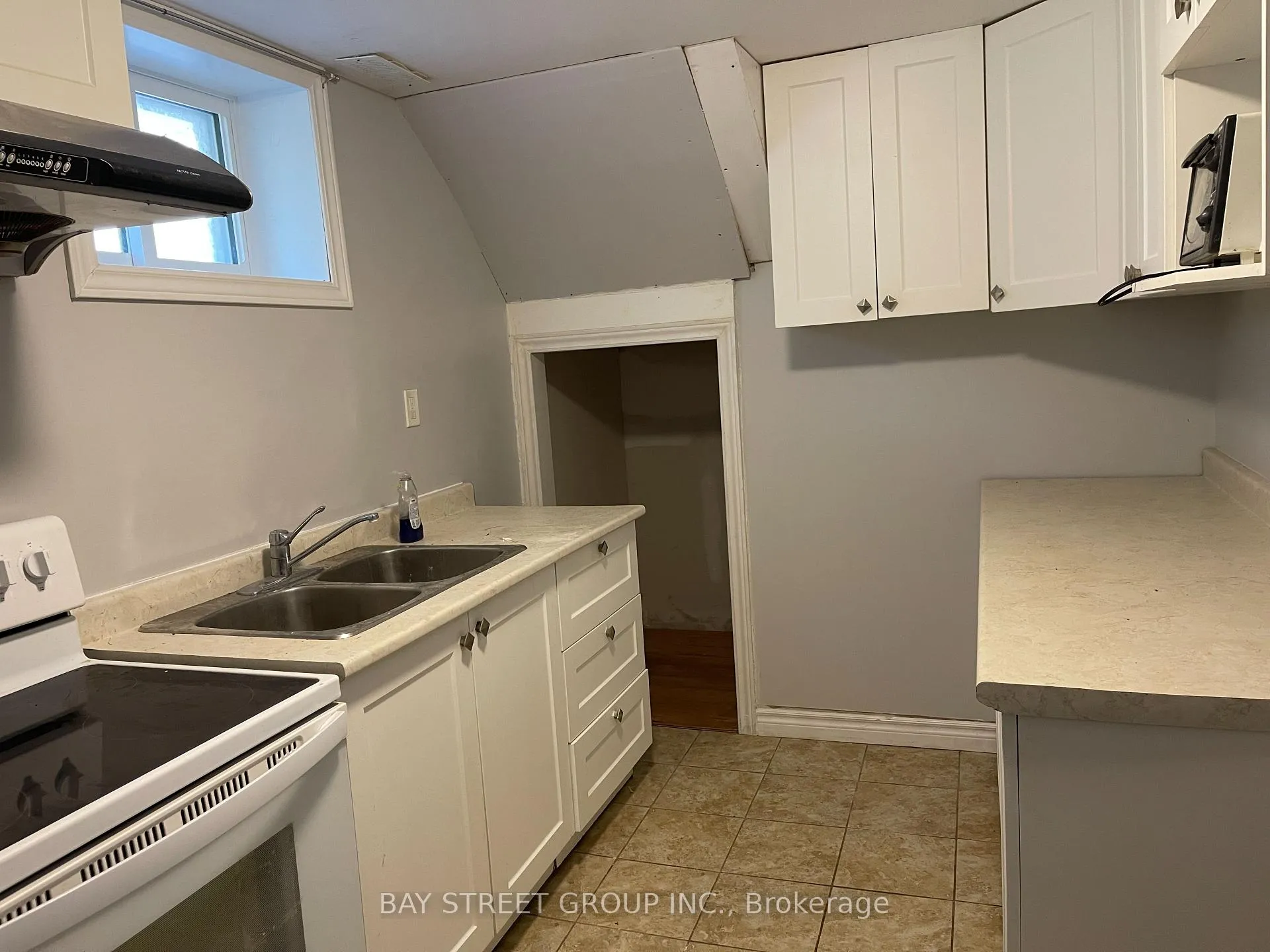 Photo 15 of 172 Darlington Drive, Hamilton, Gilbert — HOMEH