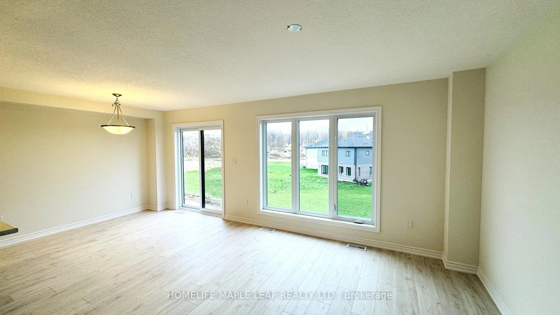 Photo 2 of 375 Benninger Drive, Kitchener — HOMEH