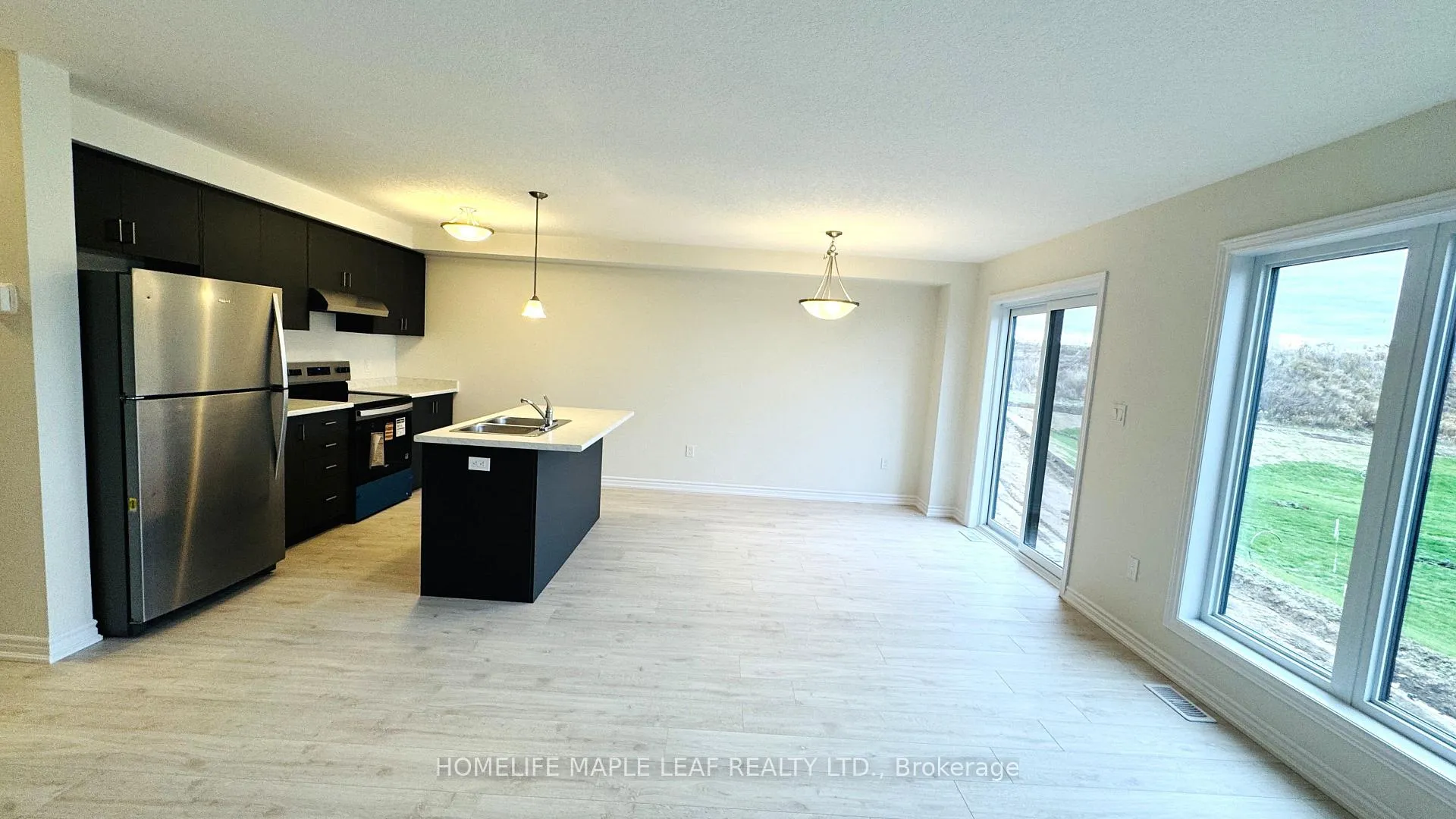 Photo 3 of 375 Benninger Drive, Kitchener — HOMEH
