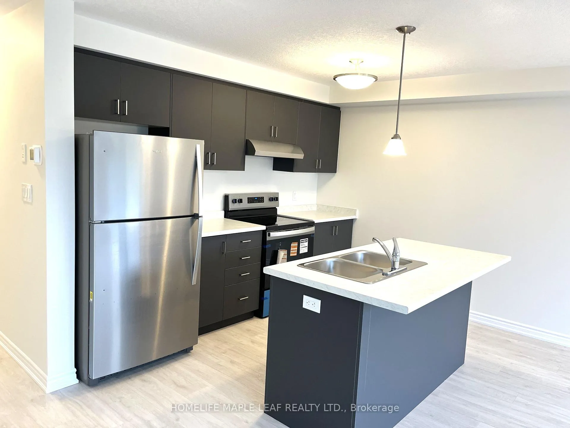 Photo 4 of 375 Benninger Drive, Kitchener — HOMEH