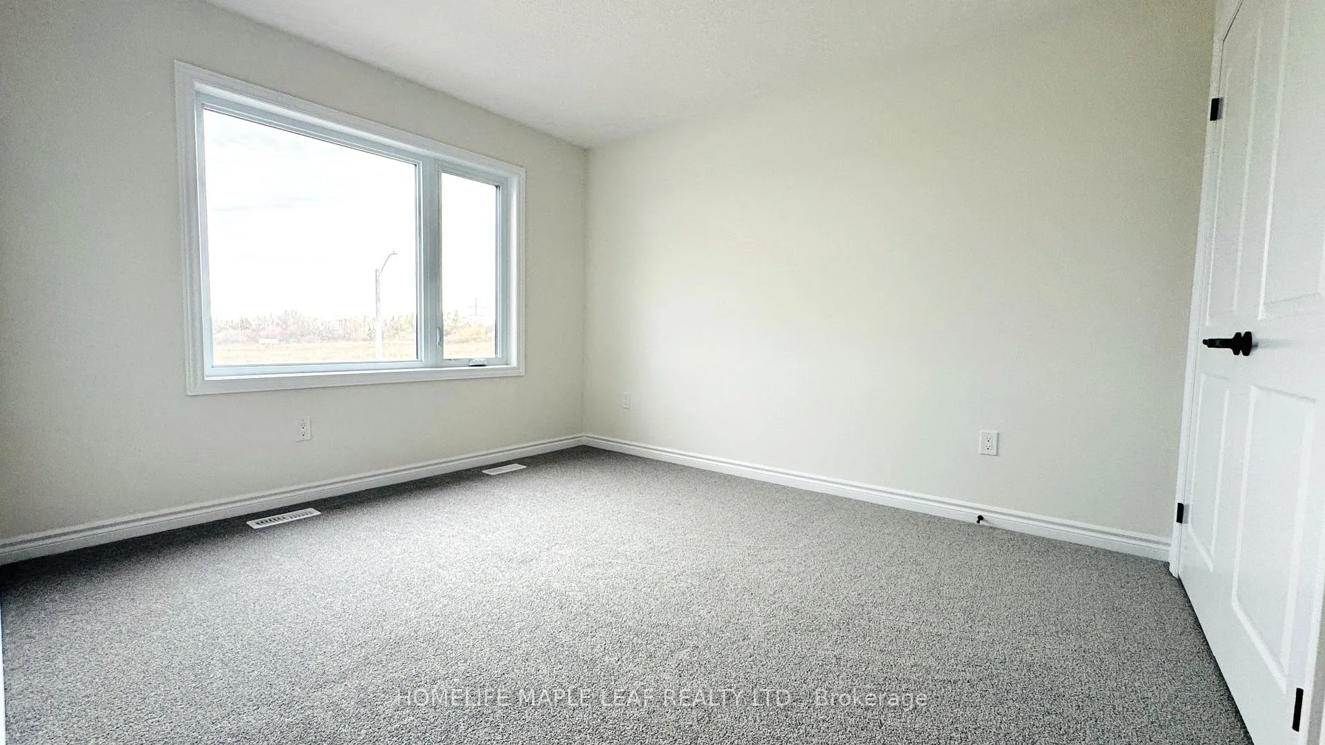 Photo 9 of 375 Benninger Drive, Kitchener — HOMEH