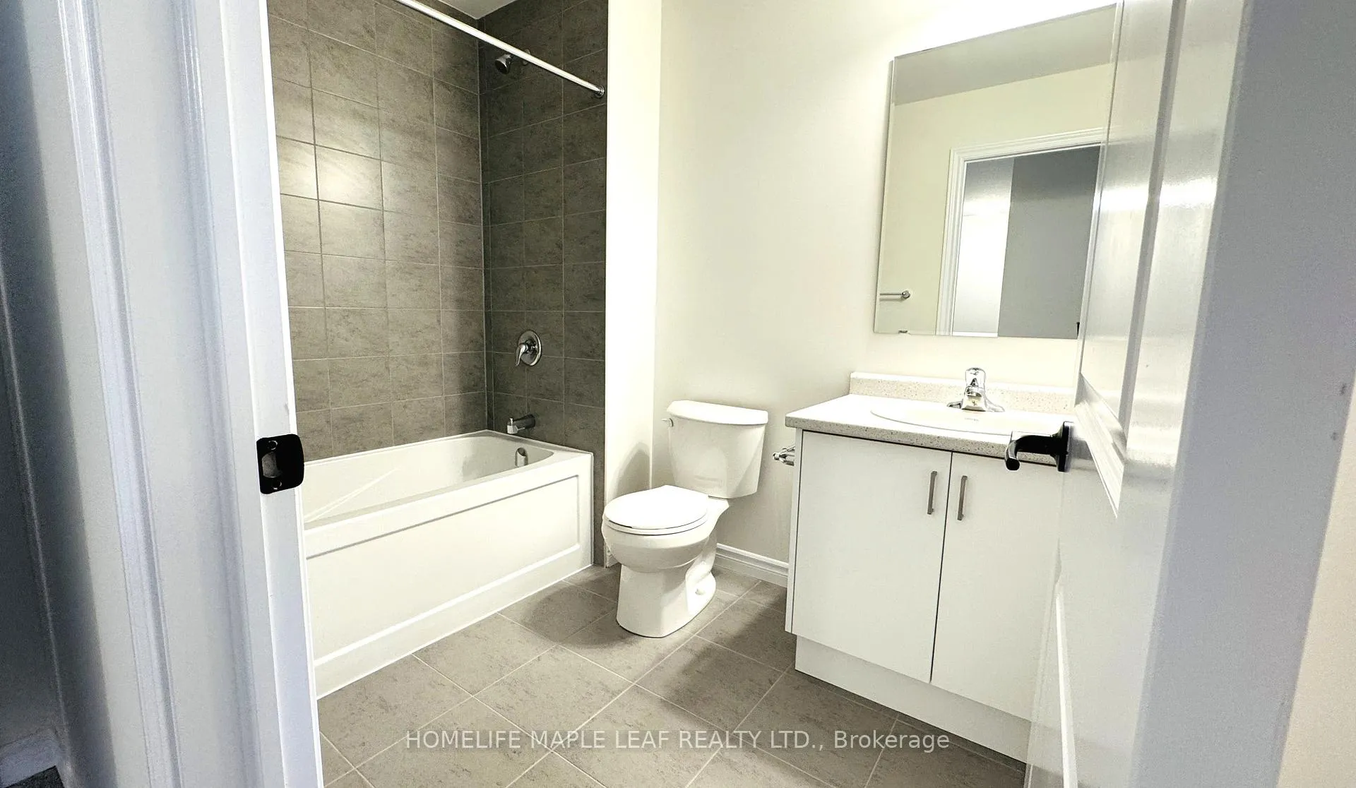 Photo 10 of 375 Benninger Drive, Kitchener — HOMEH