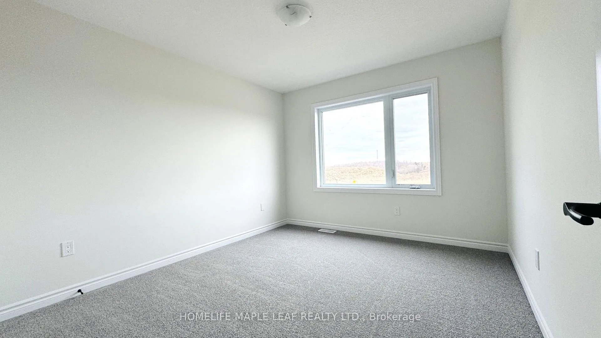 Photo 11 of 375 Benninger Drive, Kitchener — HOMEH