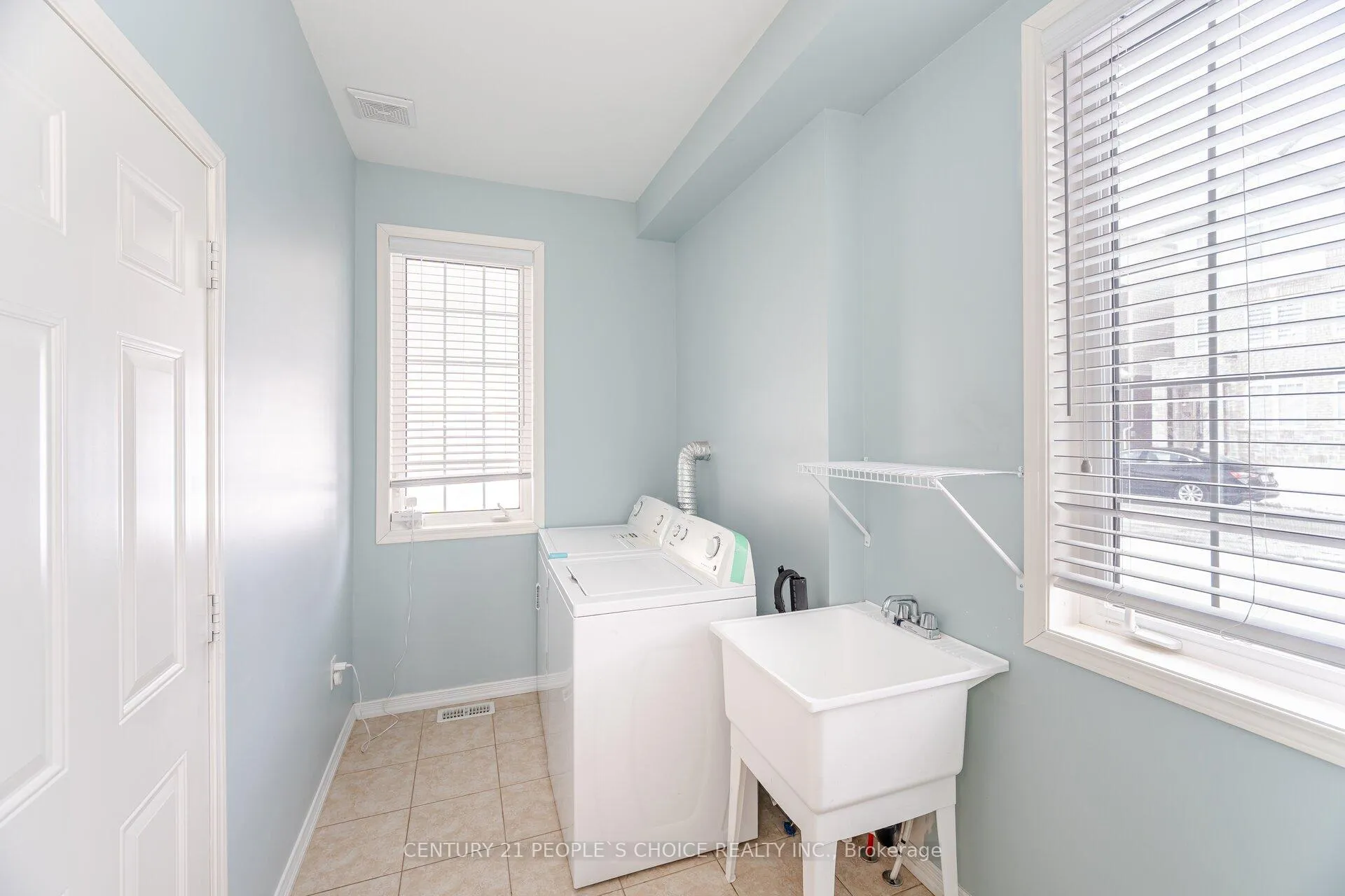 Photo 18 of 122 Ainley Road, Ajax, Central East — HOMEH