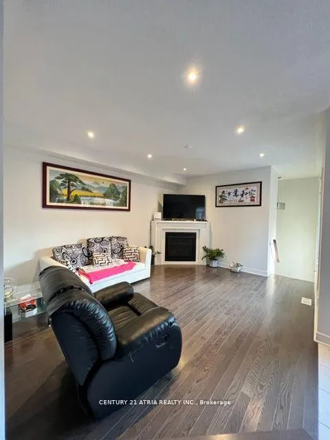 Photo 3 of 102 Pearl Lake Road, Markham, Cornell — HOMEH