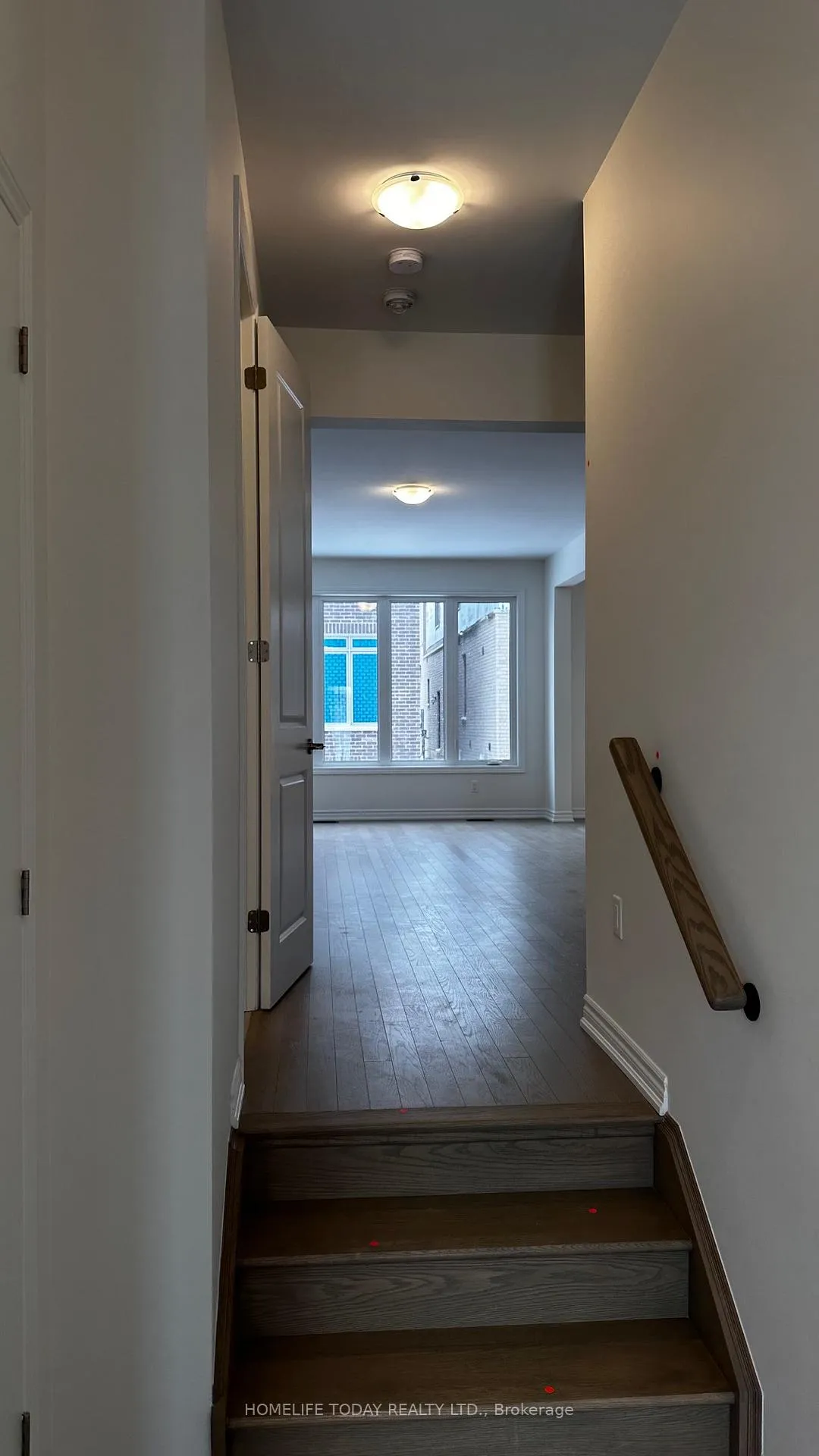 Photo 4 of 7 Phoenix Boulevard, Barrie, Painswick South — HOMEH