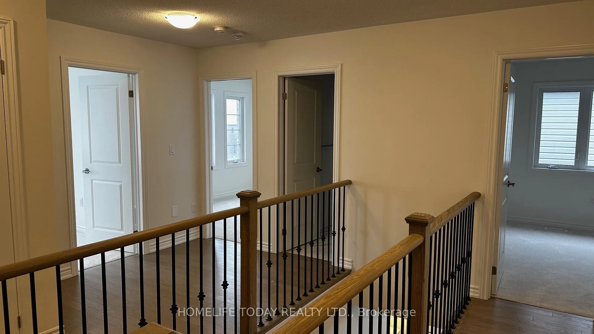 Photo 8 of 7 Phoenix Boulevard, Barrie, Painswick South — HOMEH