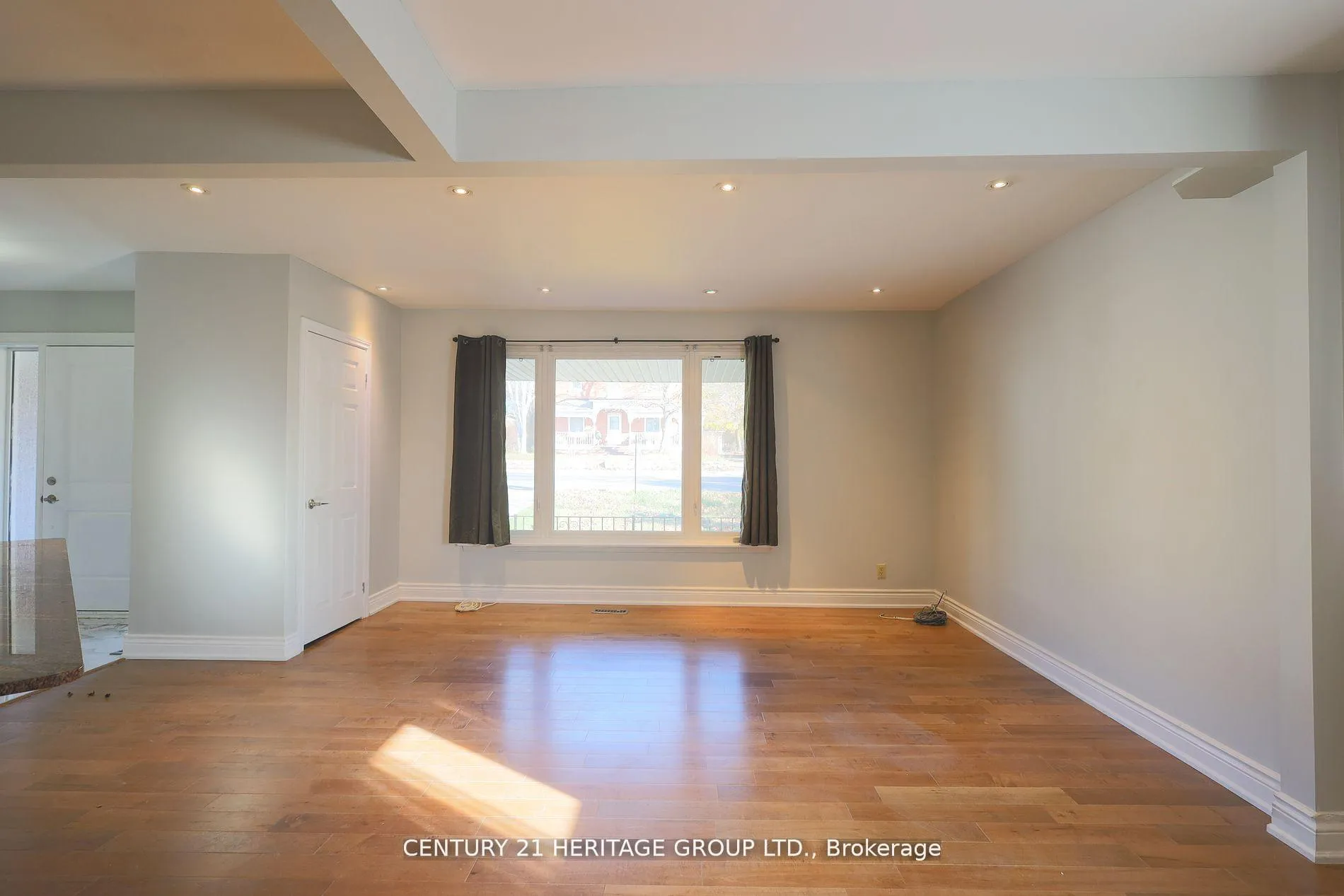Photo 7 of 12918 Keele Street, King, King City — HOMEH
