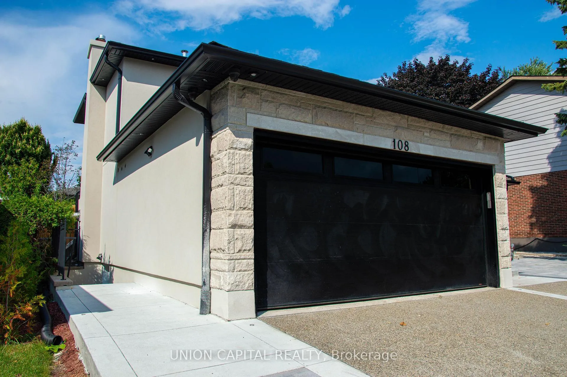 Photo 2 of 108 Kirk Drive, Markham, Royal Orchard — HOMEH