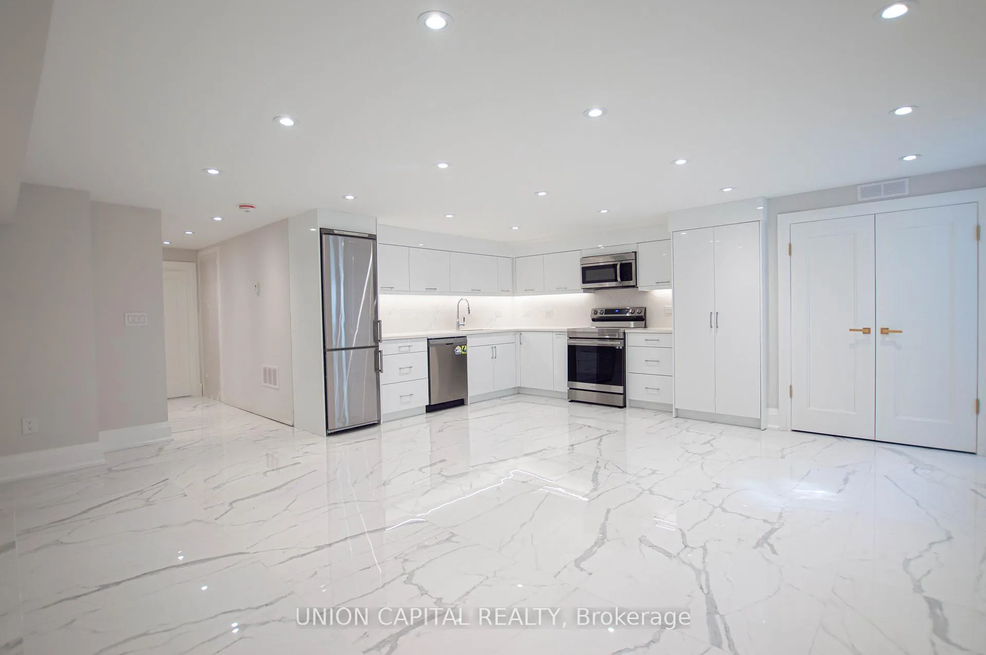 Photo 5 of 108 Kirk Drive, Markham, Royal Orchard — HOMEH