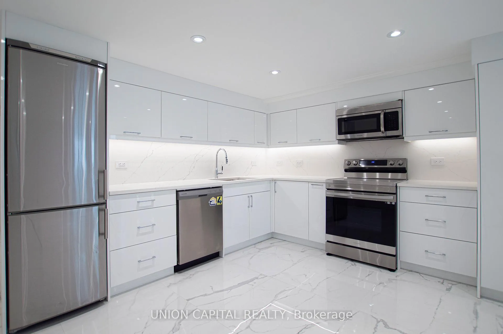 Photo 6 of 108 Kirk Drive, Markham, Royal Orchard — HOMEH