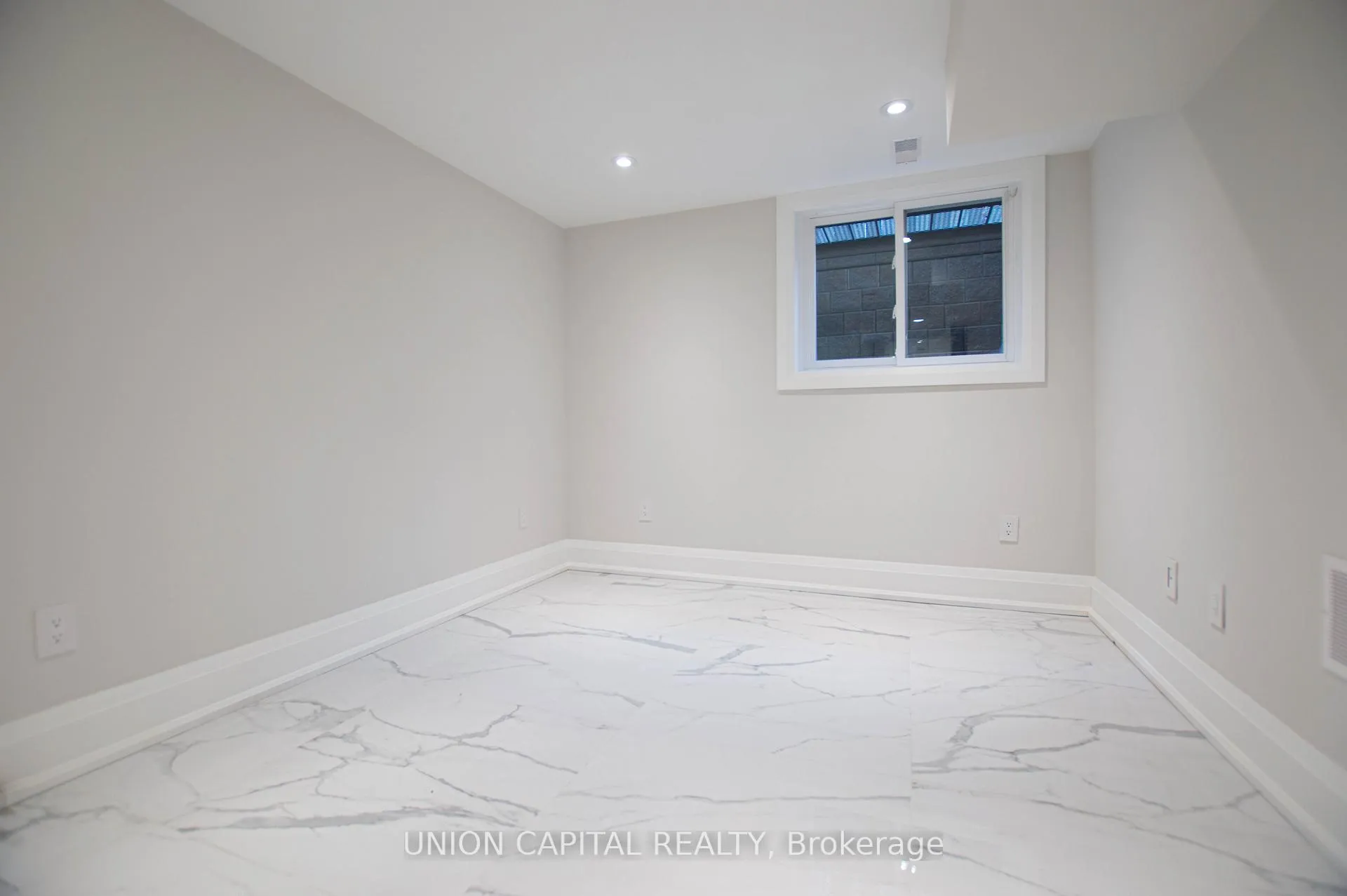 Photo 15 of 108 Kirk Drive, Markham, Royal Orchard — HOMEH