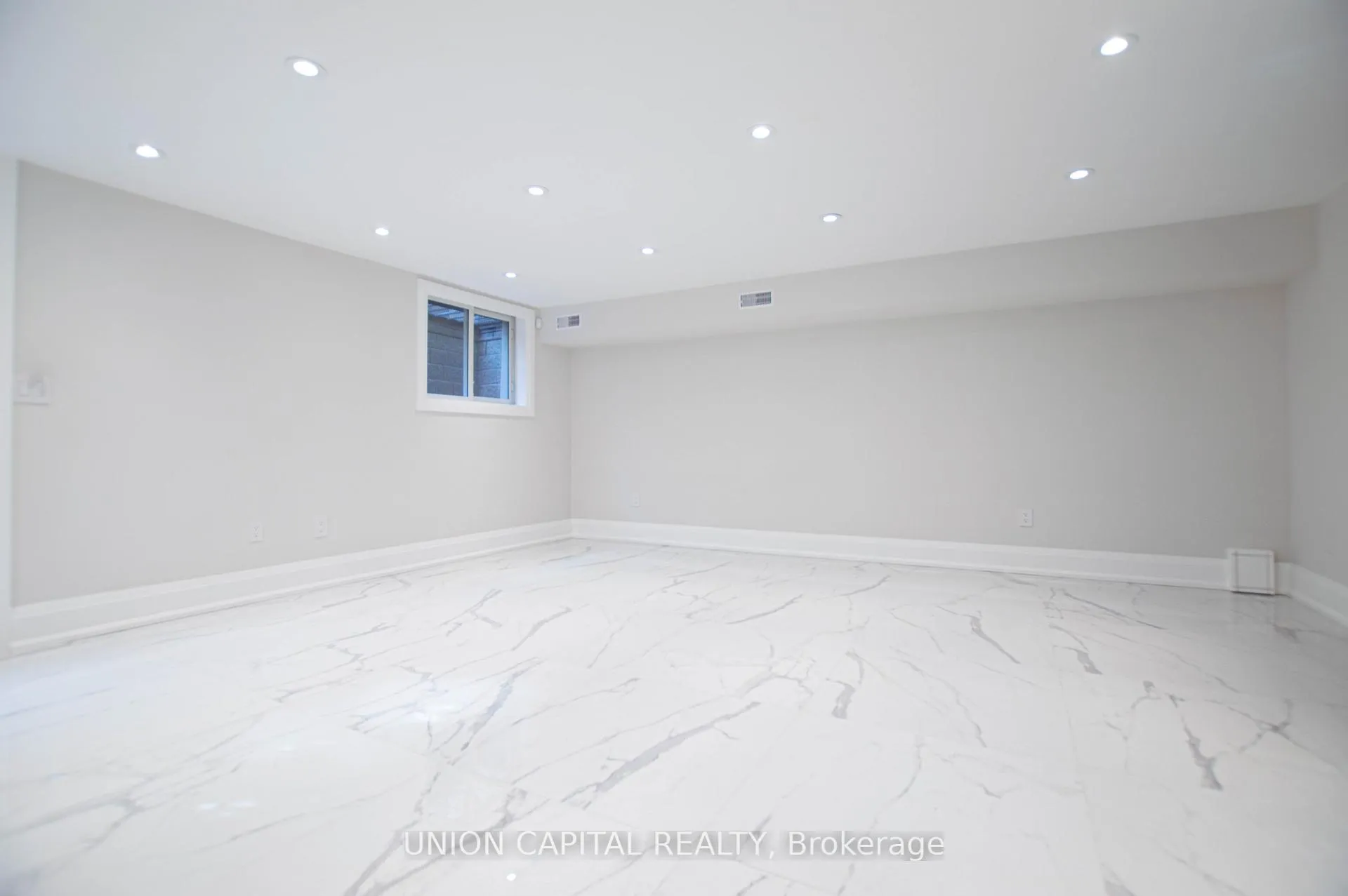 Photo 18 of 108 Kirk Drive, Markham, Royal Orchard — HOMEH