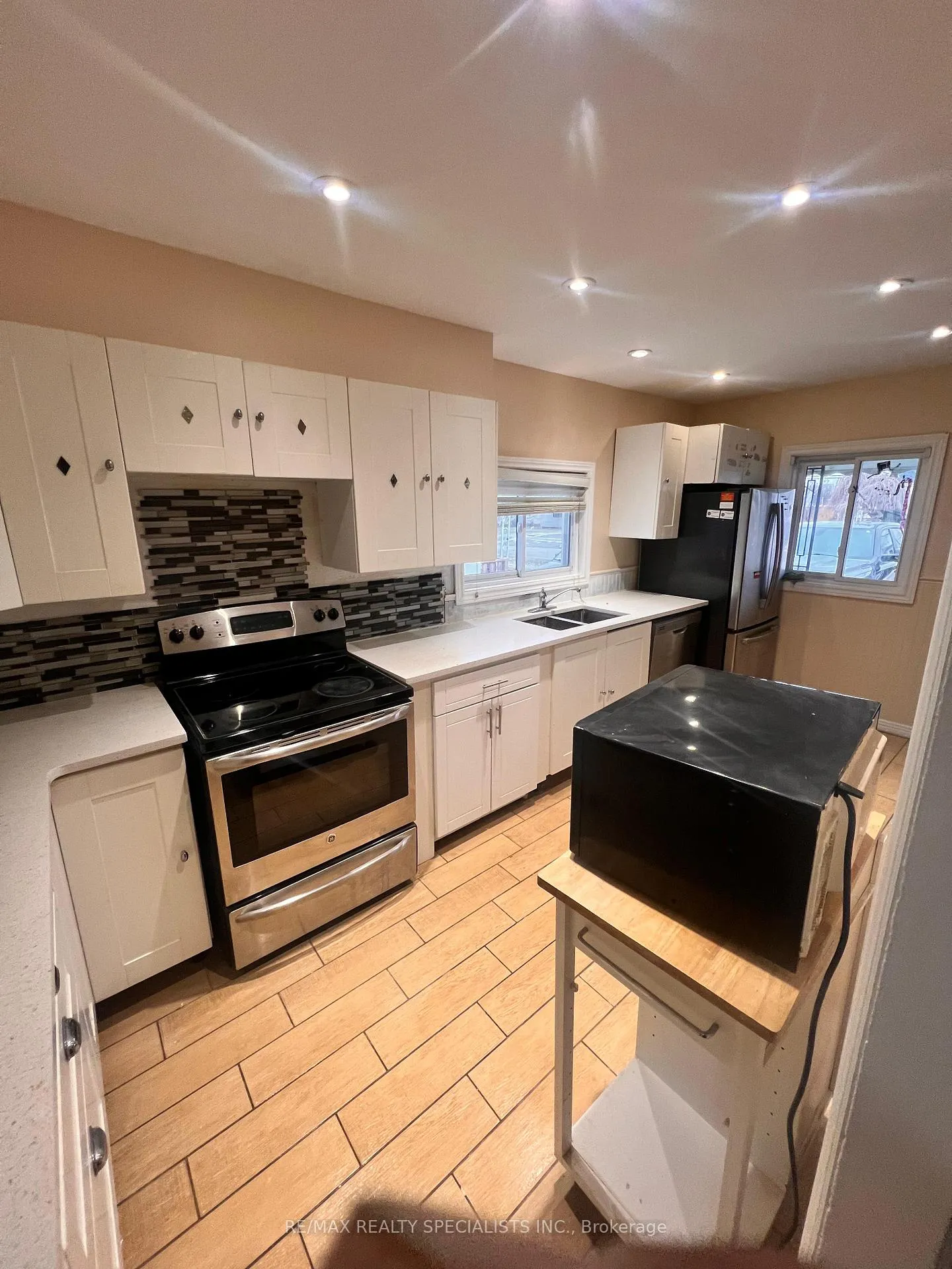 Photo 3 of 1256 California Avenue, Windsor — HOMEH