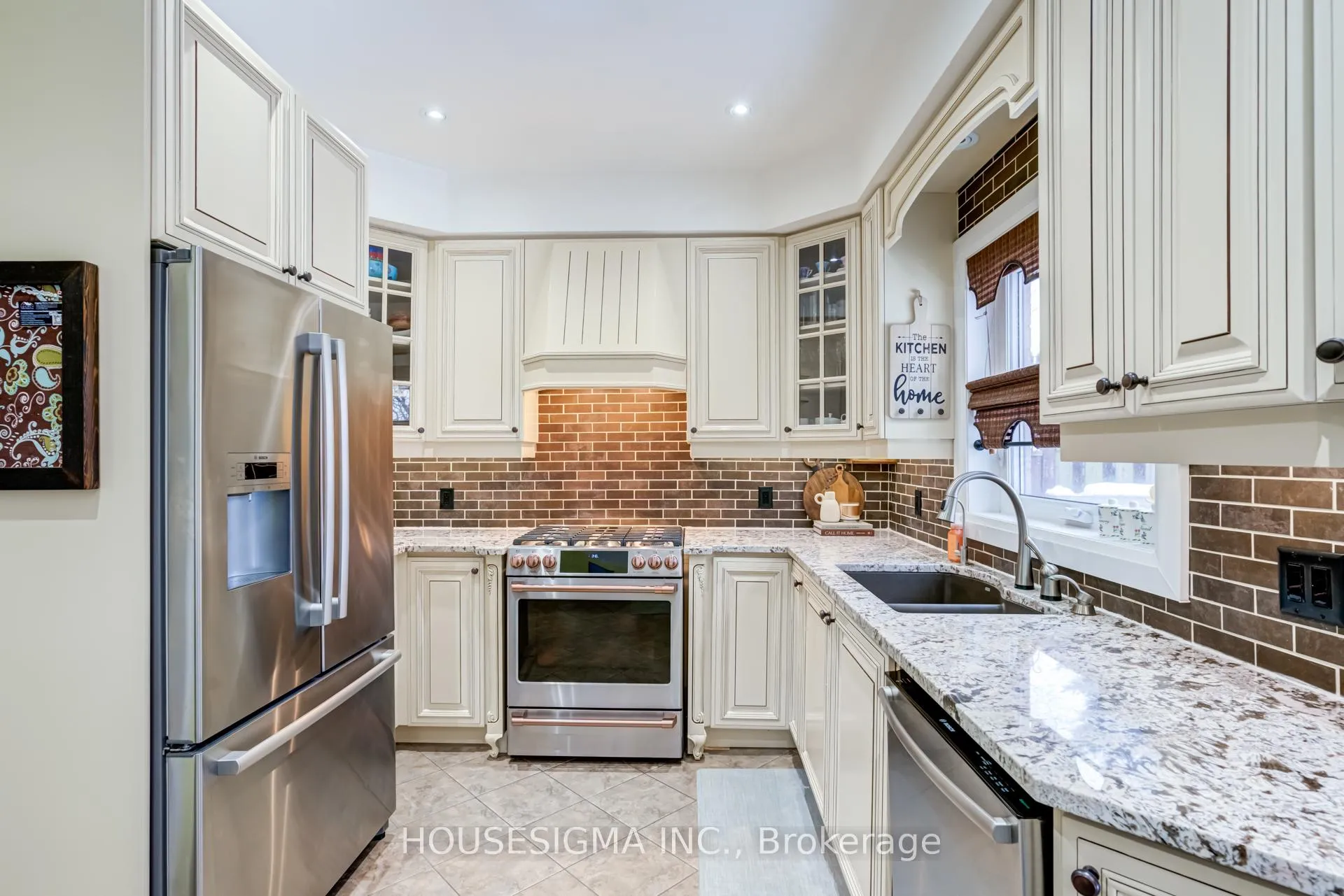 Photo 2 of 37 Kettle Court, Vaughan, Maple — HOMEH