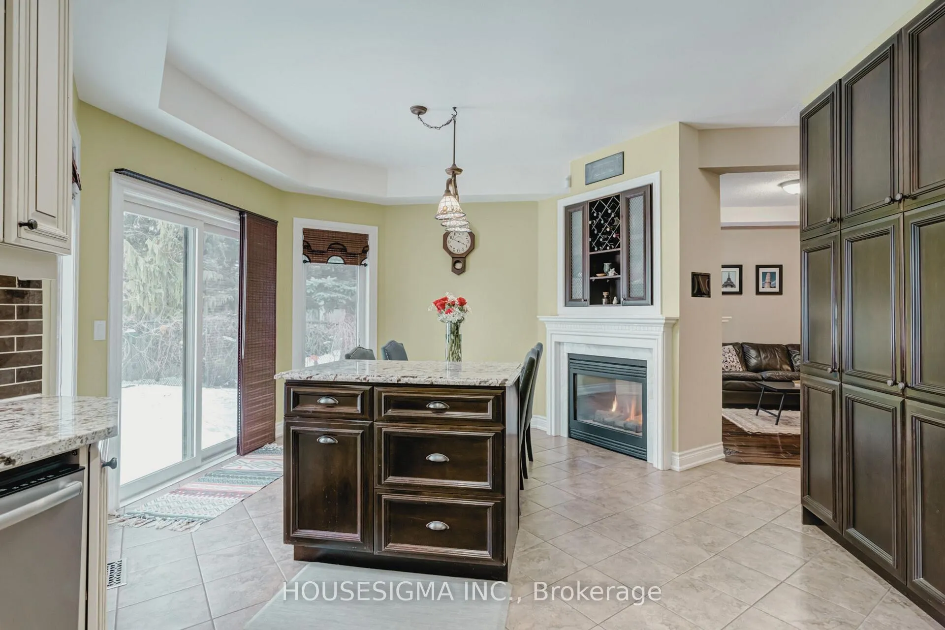 Photo 3 of 37 Kettle Court, Vaughan, Maple — HOMEH