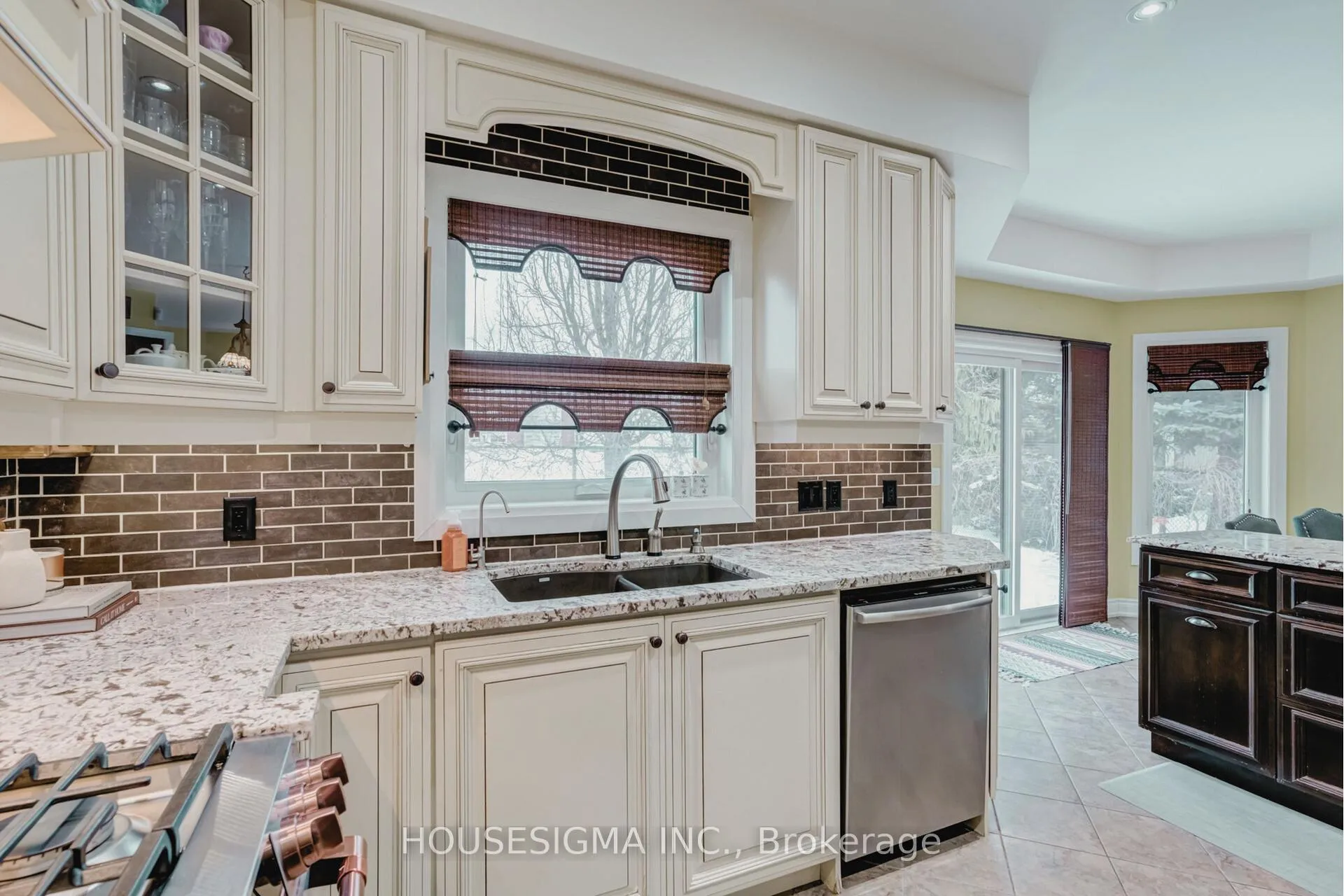 Photo 6 of 37 Kettle Court, Vaughan, Maple — HOMEH