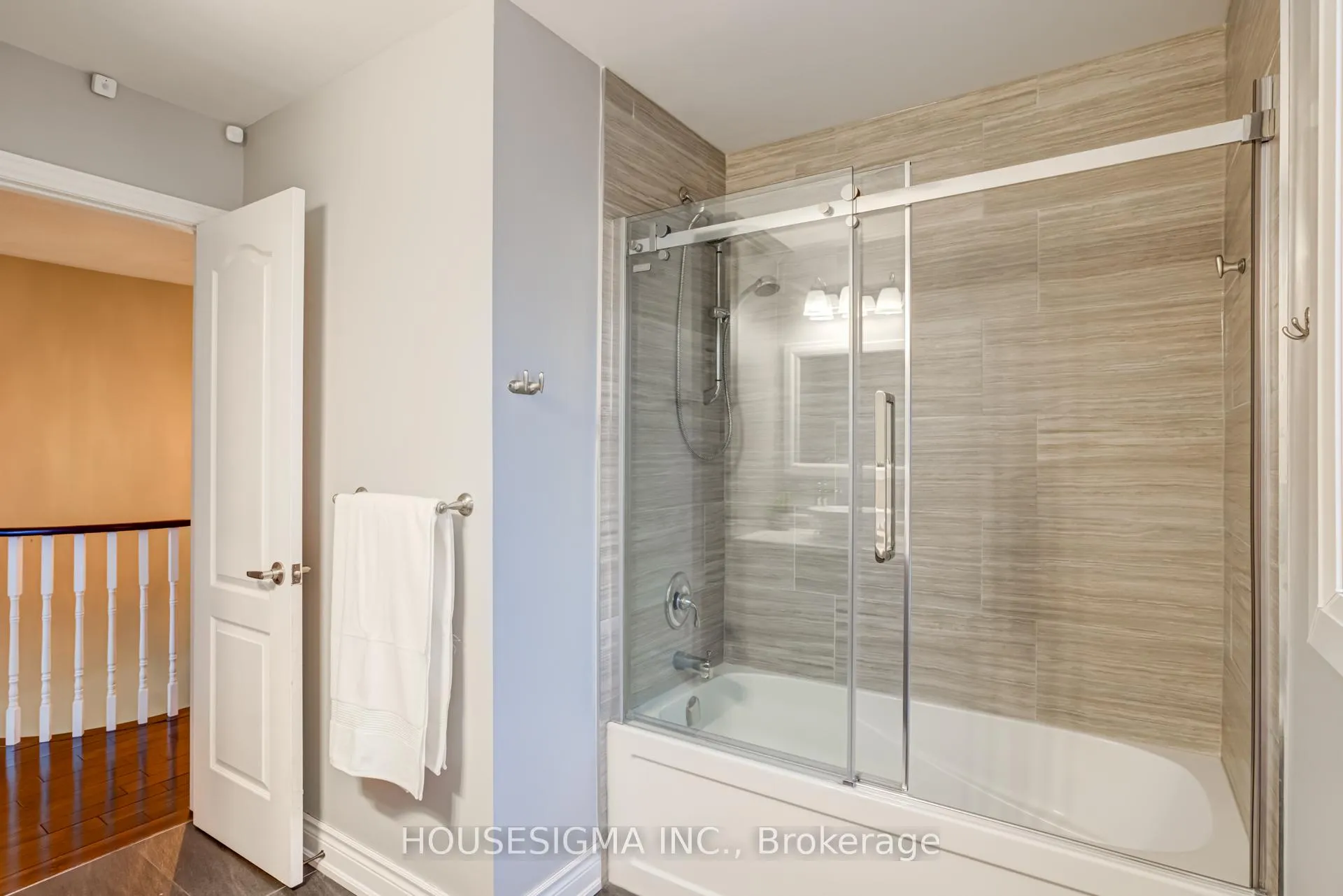 Photo 12 of 37 Kettle Court, Vaughan, Maple — HOMEH